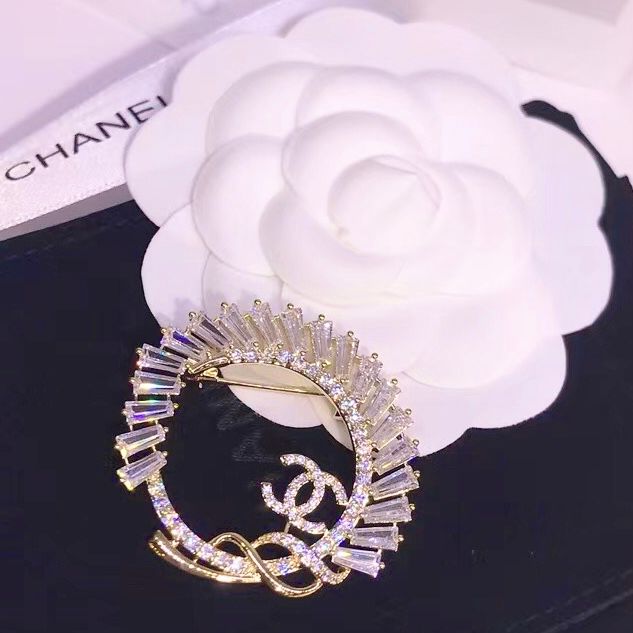 Cài Áo Nam, Nữ - Chanel Màu Vàng Pha Lê Trắng (CN)