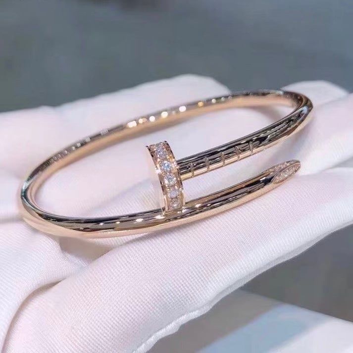 Vòng Tay Nam, Nữ TiTan Cao Cấp - Cartier Cây Đinh Màu Vàng Hồng Pha Lê Trắng