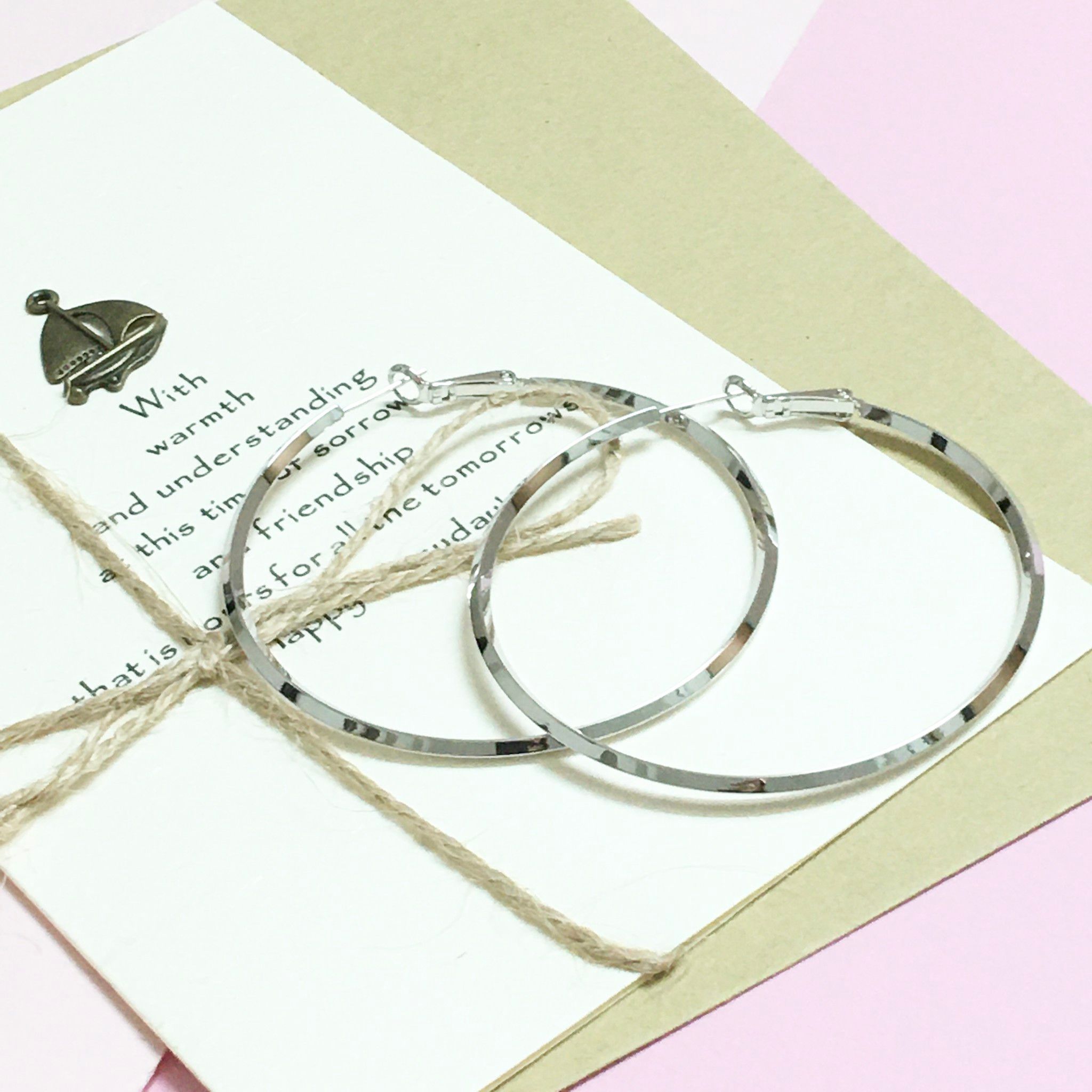 Bông Tai Khoen Tròn Bản To Màu Trắng 6cm Cá Tính (AV)