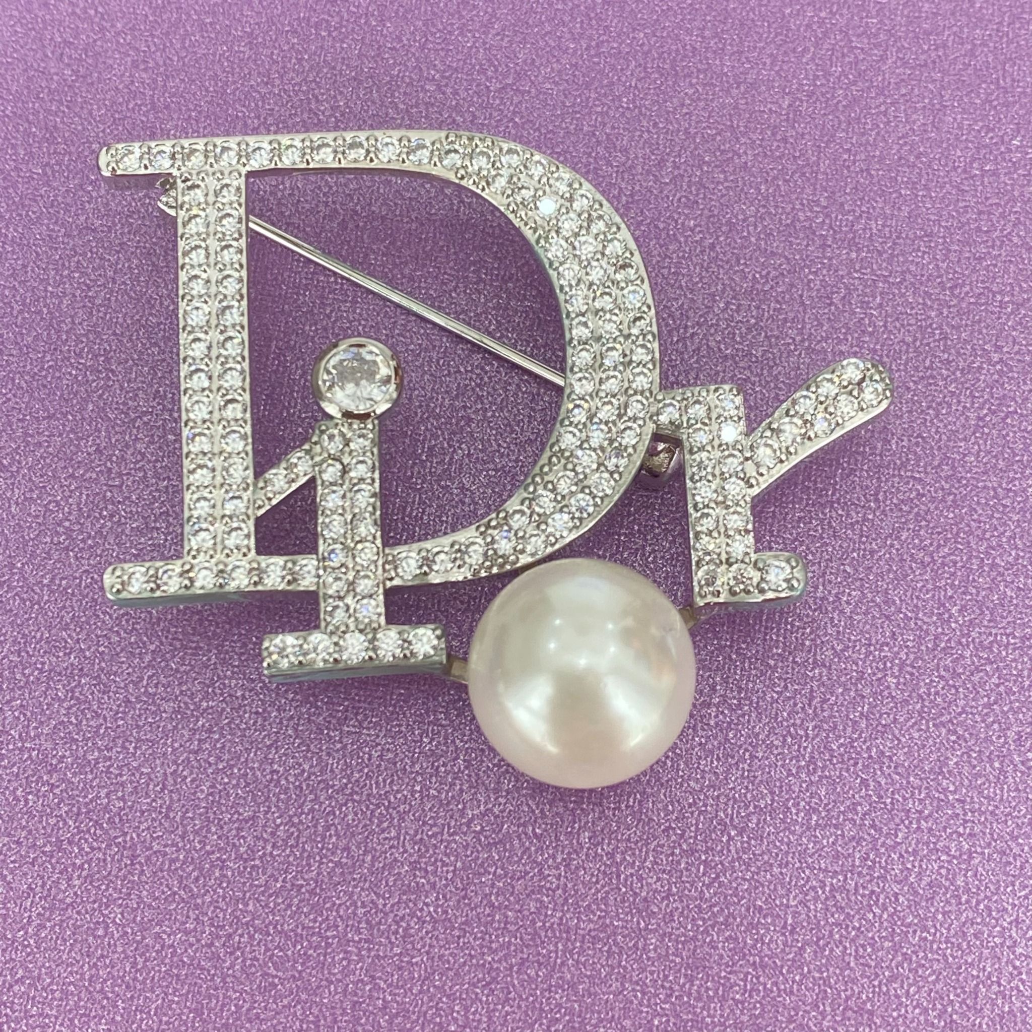 Cài Áo Nam, Nữ - Dior Màu Trắng Ngọc Trai & Pha Lê (AN)