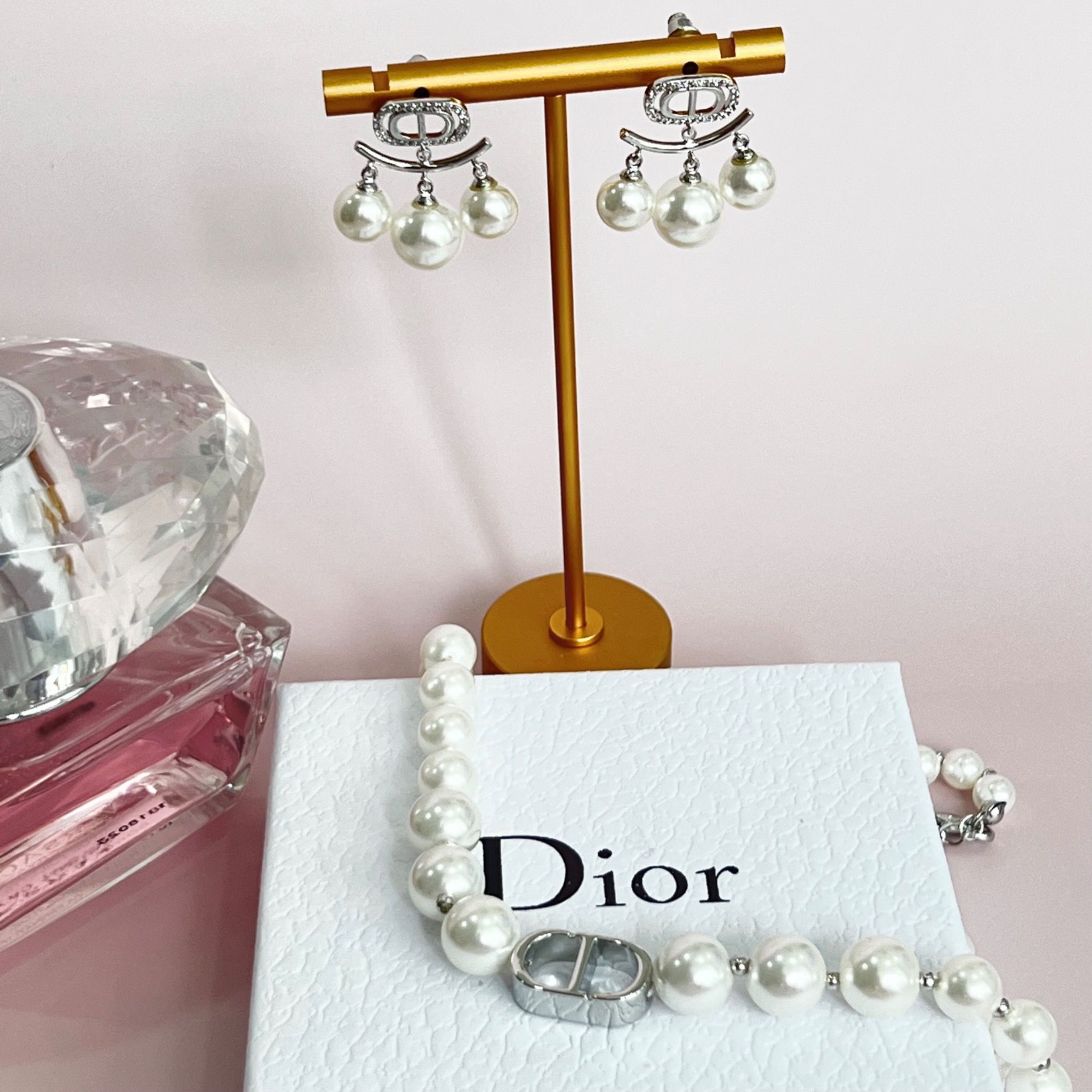 Bộ Trang Sức Dior Trắng - Vòng cổ Choker & Bông Tai Ngọc Trai Quý Phái (AB)