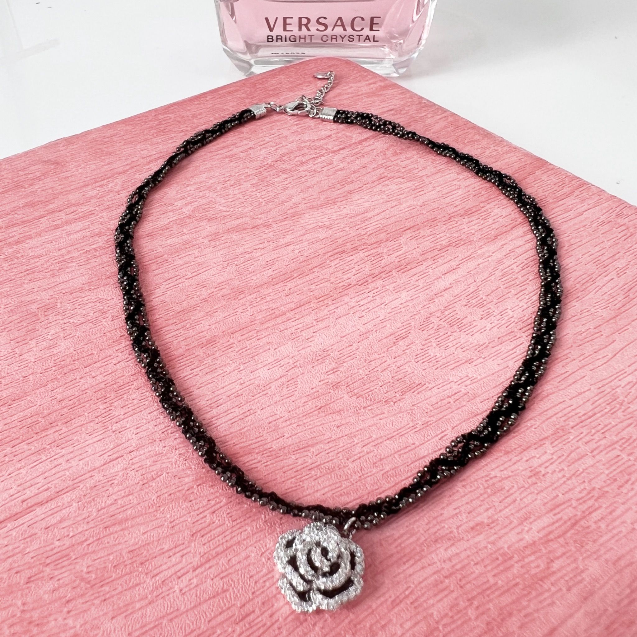 Dây Chuyền Ngắn - Choker Hoa Hồng Đen Pha Lê Trắng (BB)