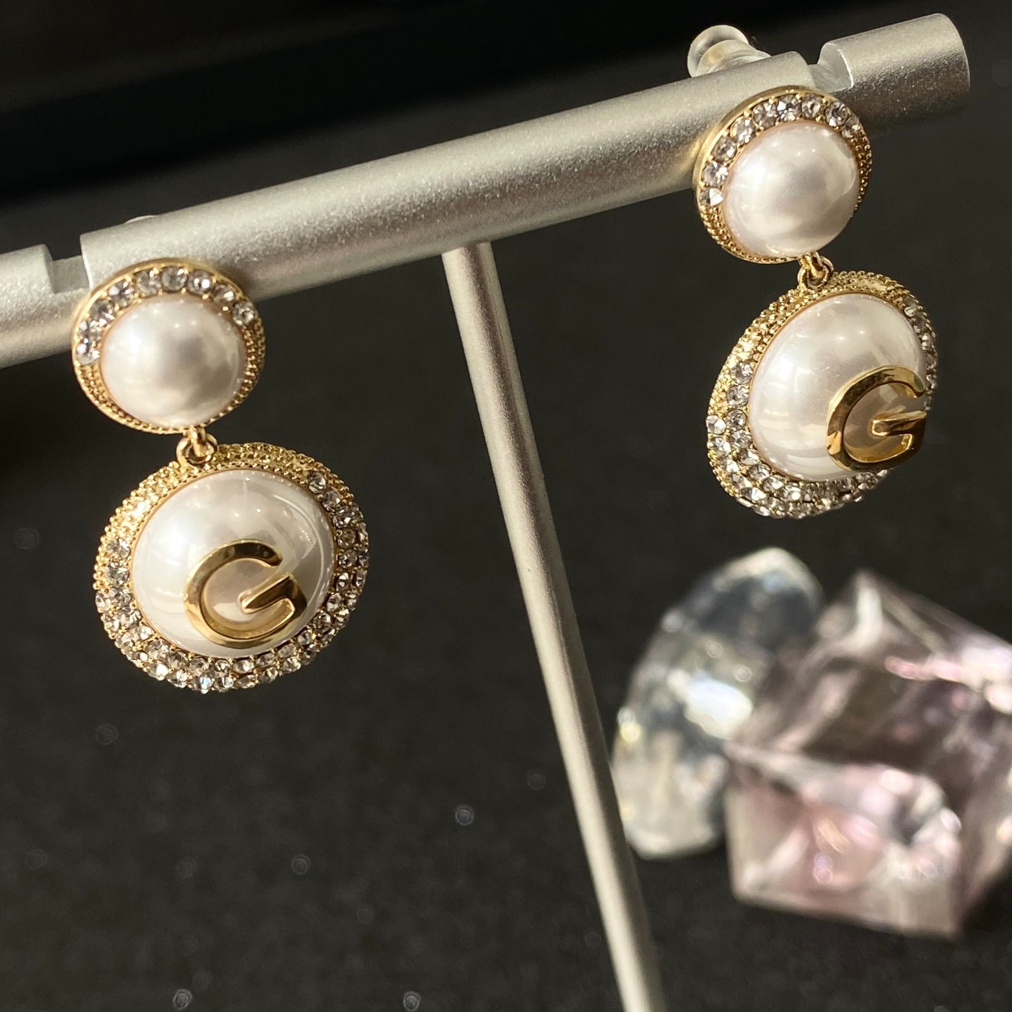 Bông Tai Gucci Màu Vàng Ngọc Trai & Pha Lê Trắng (AC)