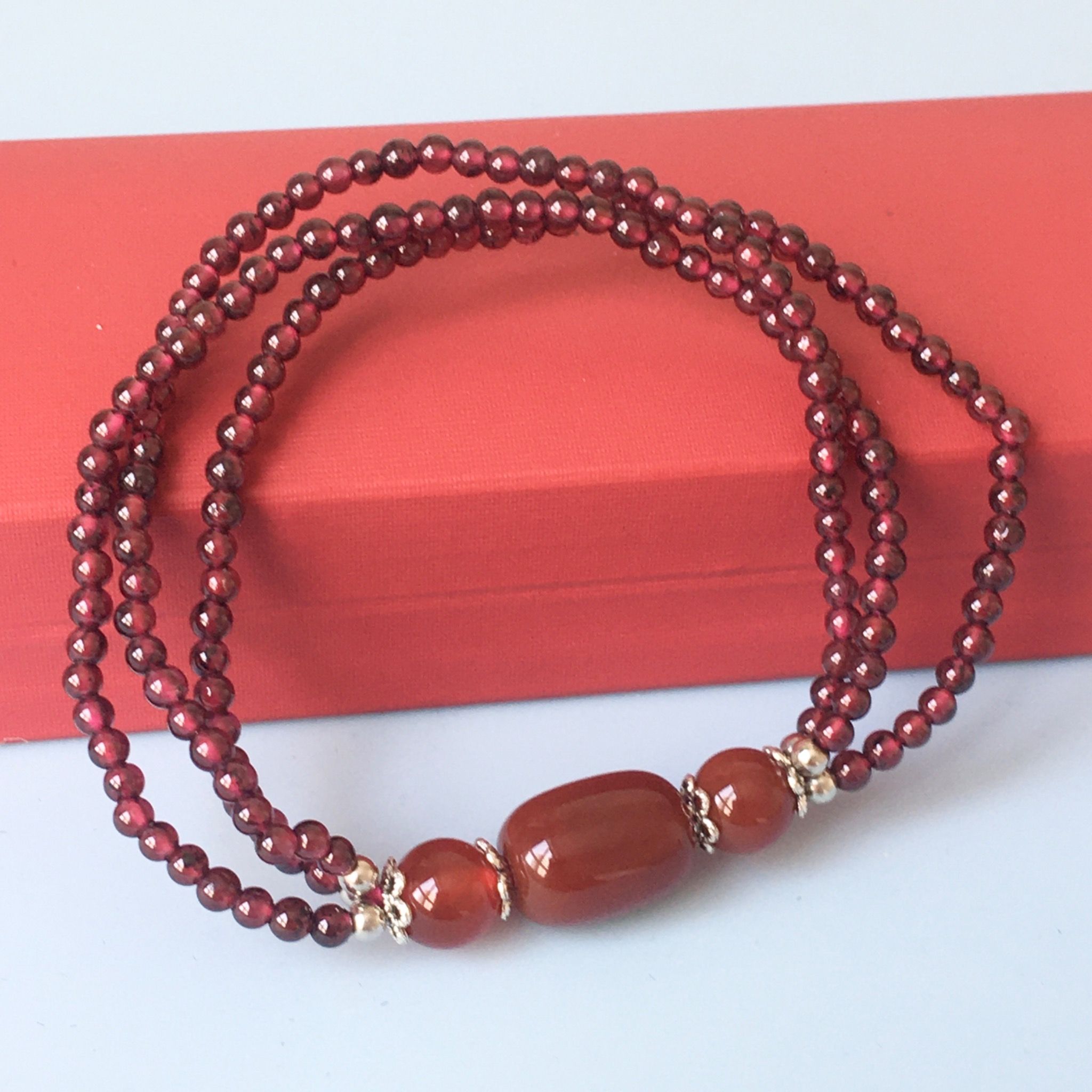 Vòng Tay Phong Thuỷ Cao Cấp - Đá Garnet Ngọc Hồng Lựu Thiên Nhiên 3 Vòng May Mắn & Bình An