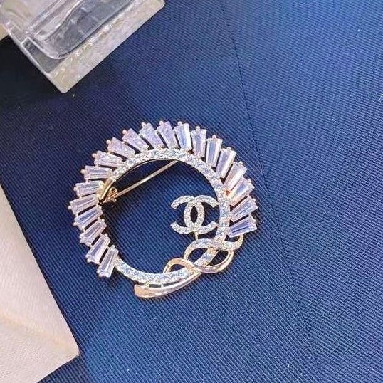 Cài Áo Nam, Nữ - Chanel Màu Vàng Pha Lê Trắng (CN)