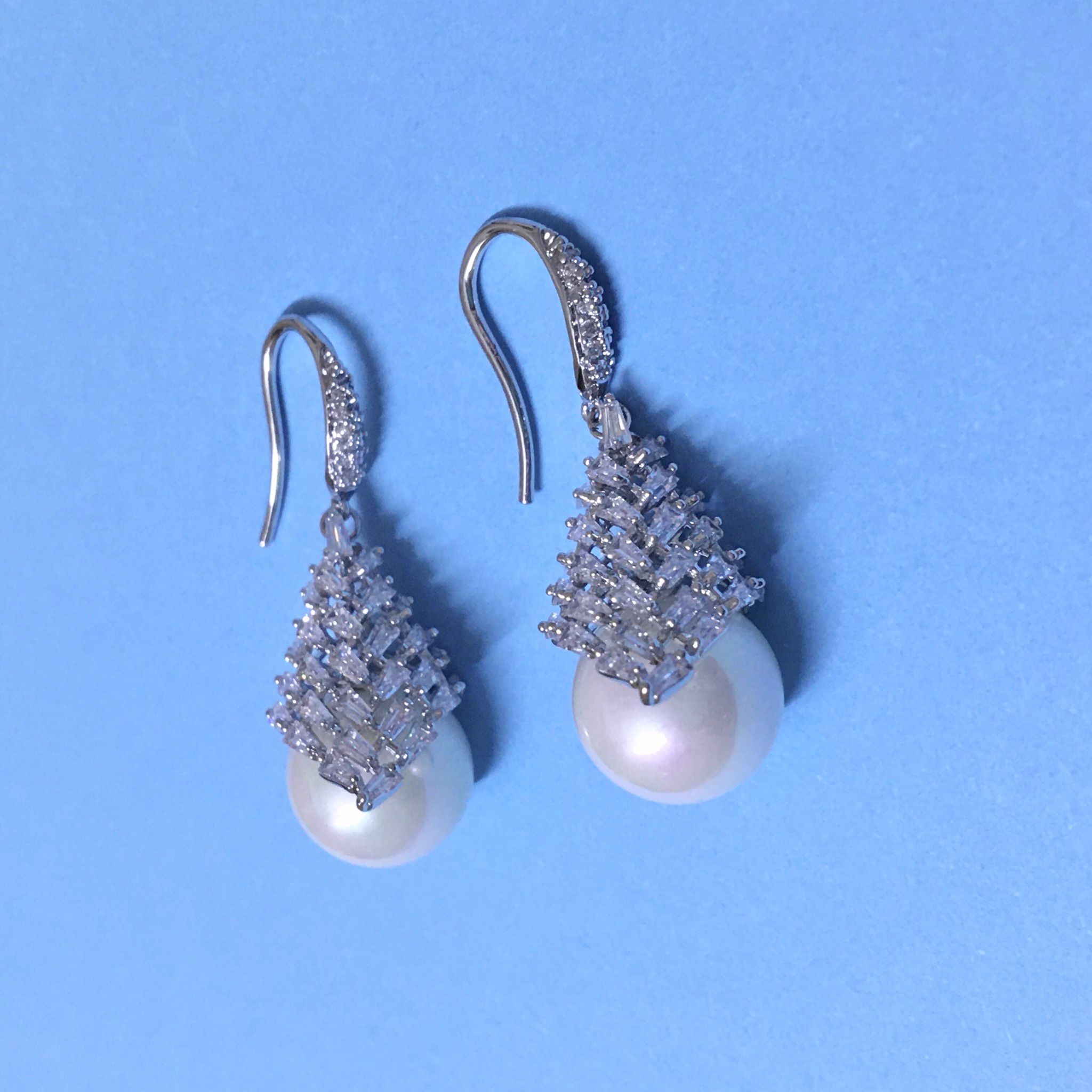 KHUYÊN TAI GIỌT NƯỚC PHA LÊ & HẠT NGỌC (AH)