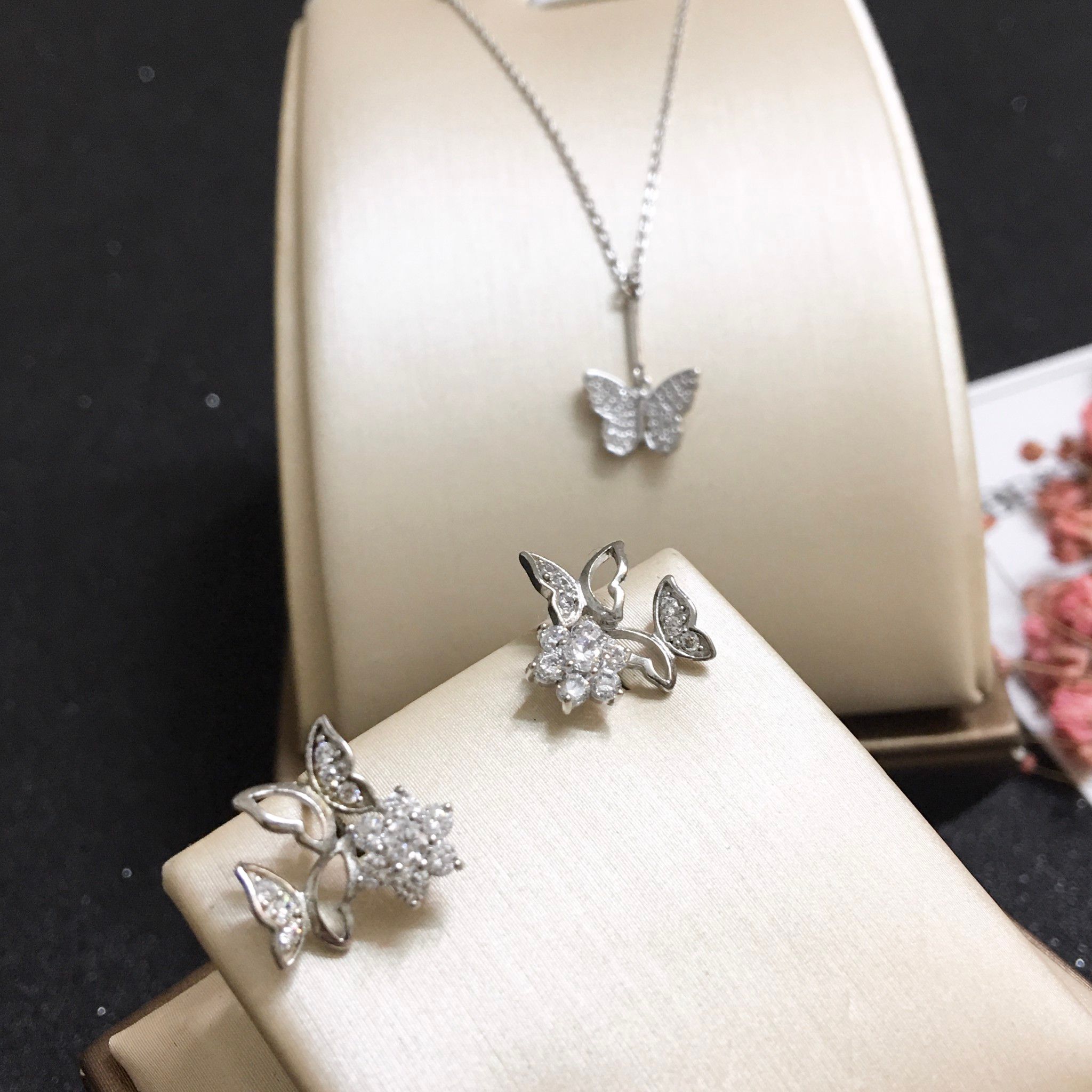 BỘ TRANG SỨC BẠC CAO CẤP - CON BƯỚM VÀ BÔNG HOA PHA LÊ (AD)