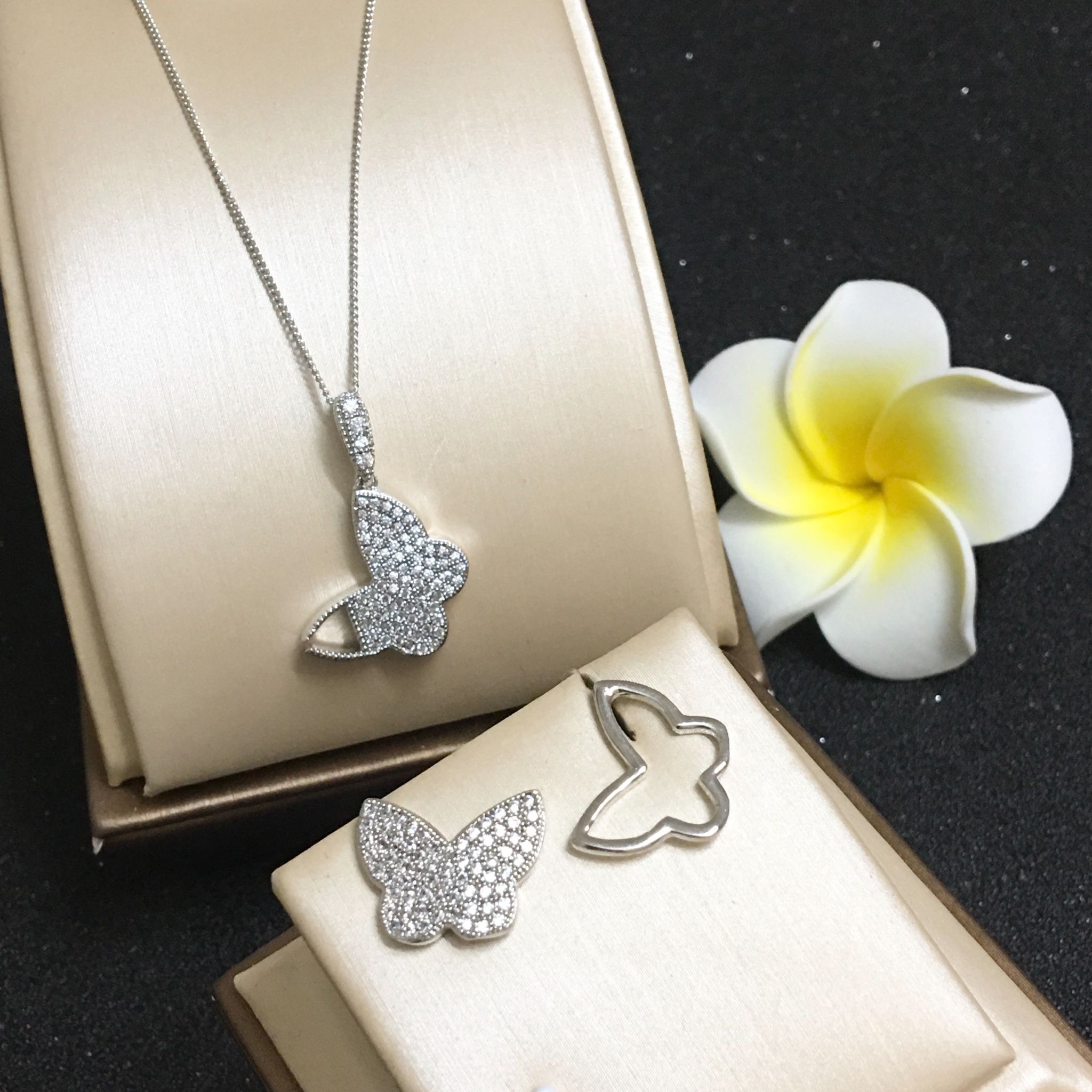 BỘ TRANG SỨC CON BƯỚM XINH (AB)