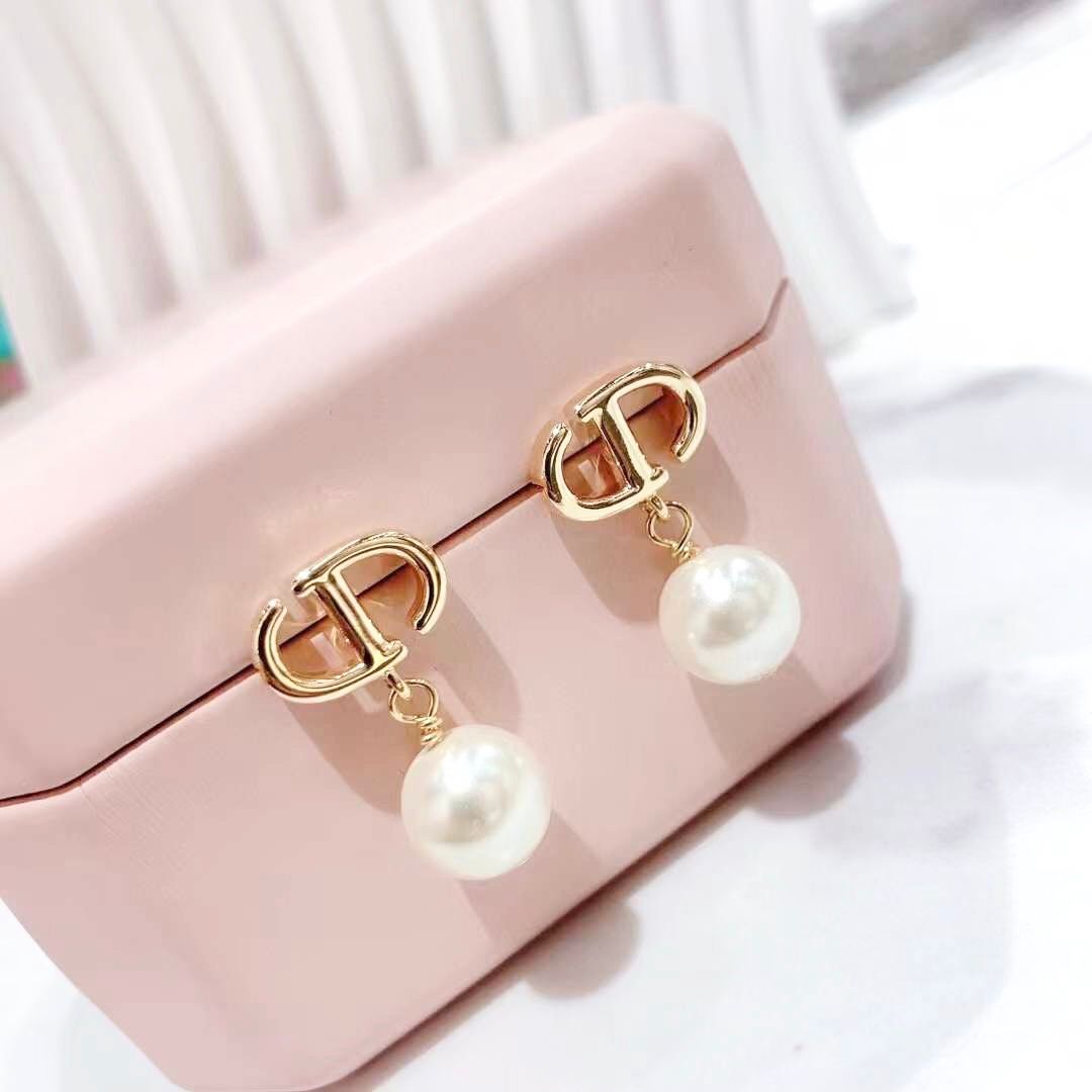Bông Tai Dior Màu Vàng Ngọc Trai (AQ)