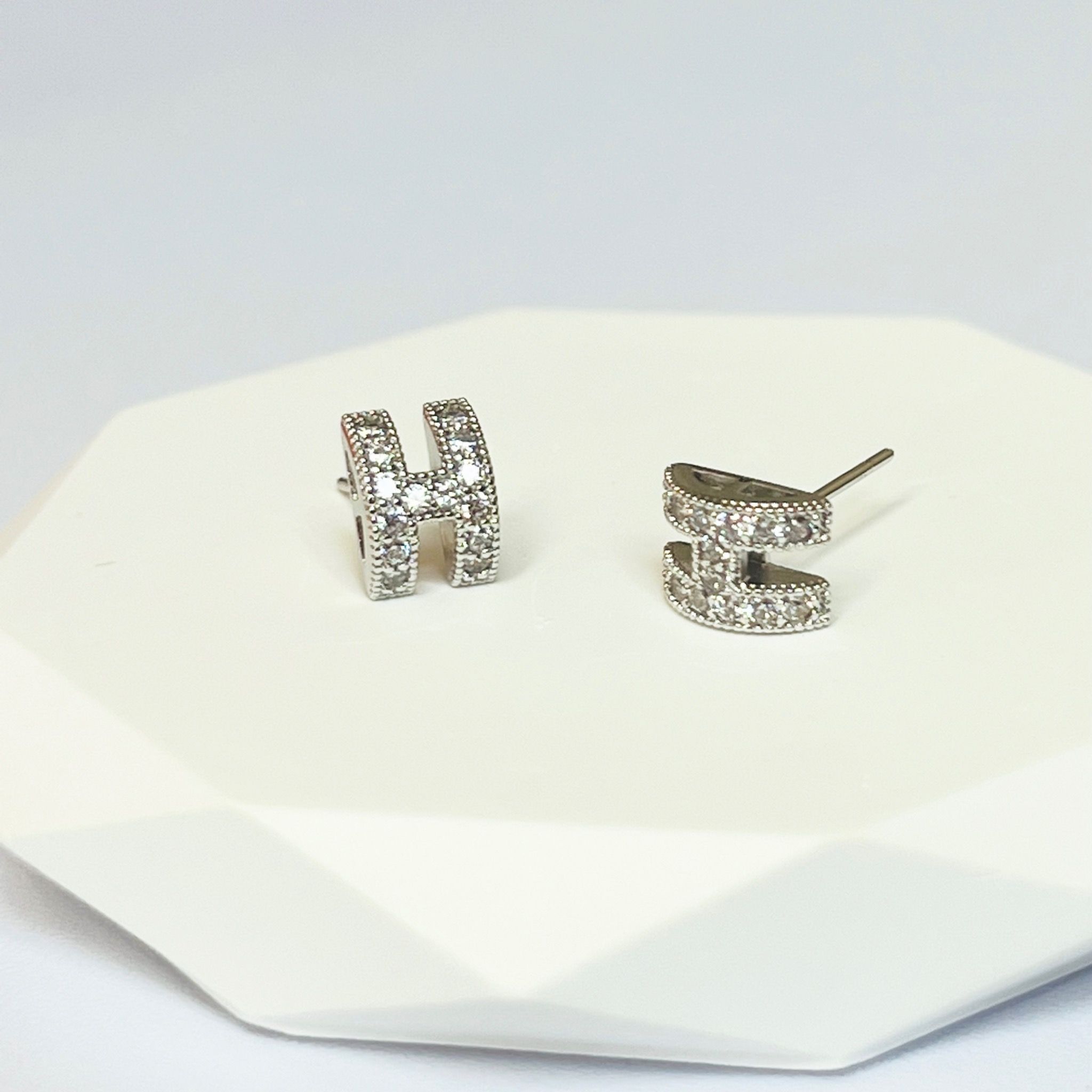 Bộ Trang Sức Hermes Trắng - Vòng Tay, Nhẫn & Bông Tai Pha Lê (AA)