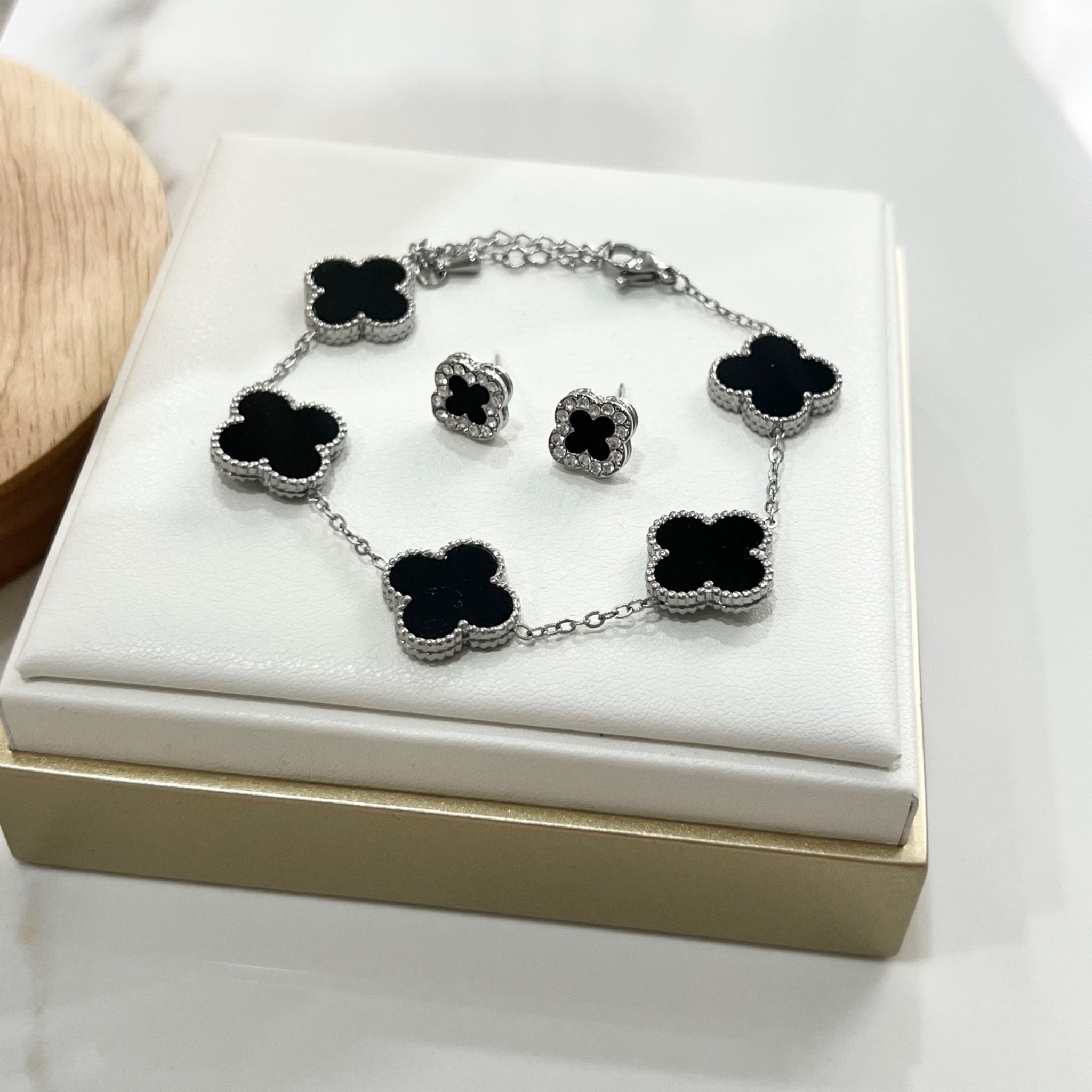 Bộ Trang Sức Cỏ 4 Lá May Mắn Trắng Đen Size 1cm - Dây Chuyền, Vòng Tay & Bông Tai Pha Lê (AR)
