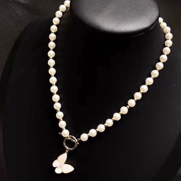 Dây Chuyền Ngắn - Choker Con Bướm Vàng Vỏ Trai Thiên Nhiên & Pha Lê, Ngọc Trai Trắng Tinh Tế