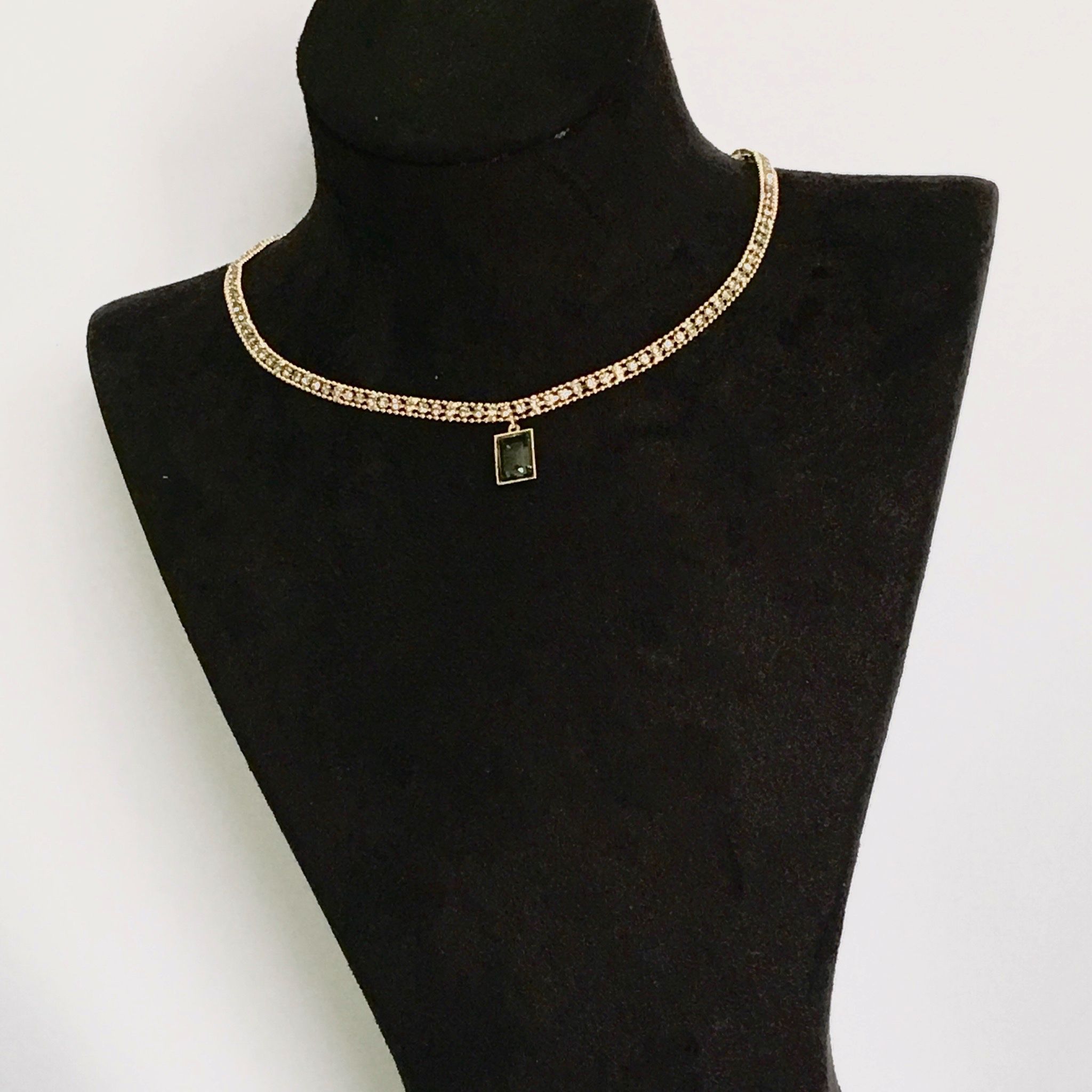 DÂY CHUYỀN NGẮN - CHOKER PHA LÊ ĐEN (AE)