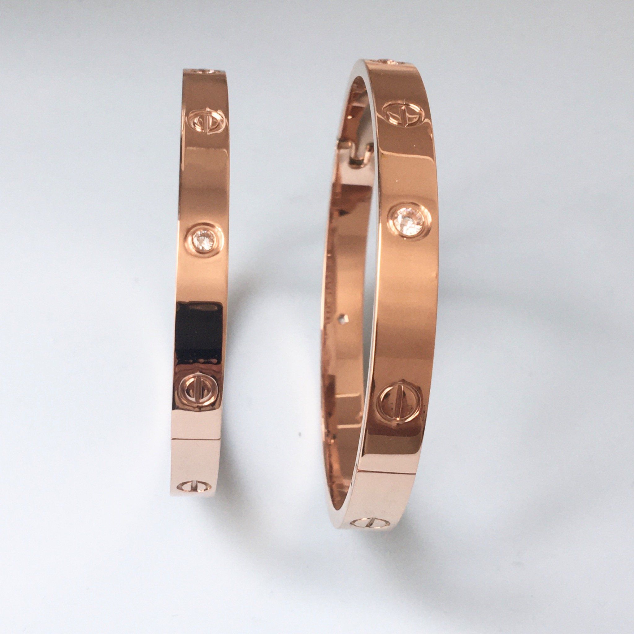 Vòng Tay Cặp Đôi Tình Yêu - Cartier Màu Vàng Hồng Titan Cao Cấp Pha Lê (AA)