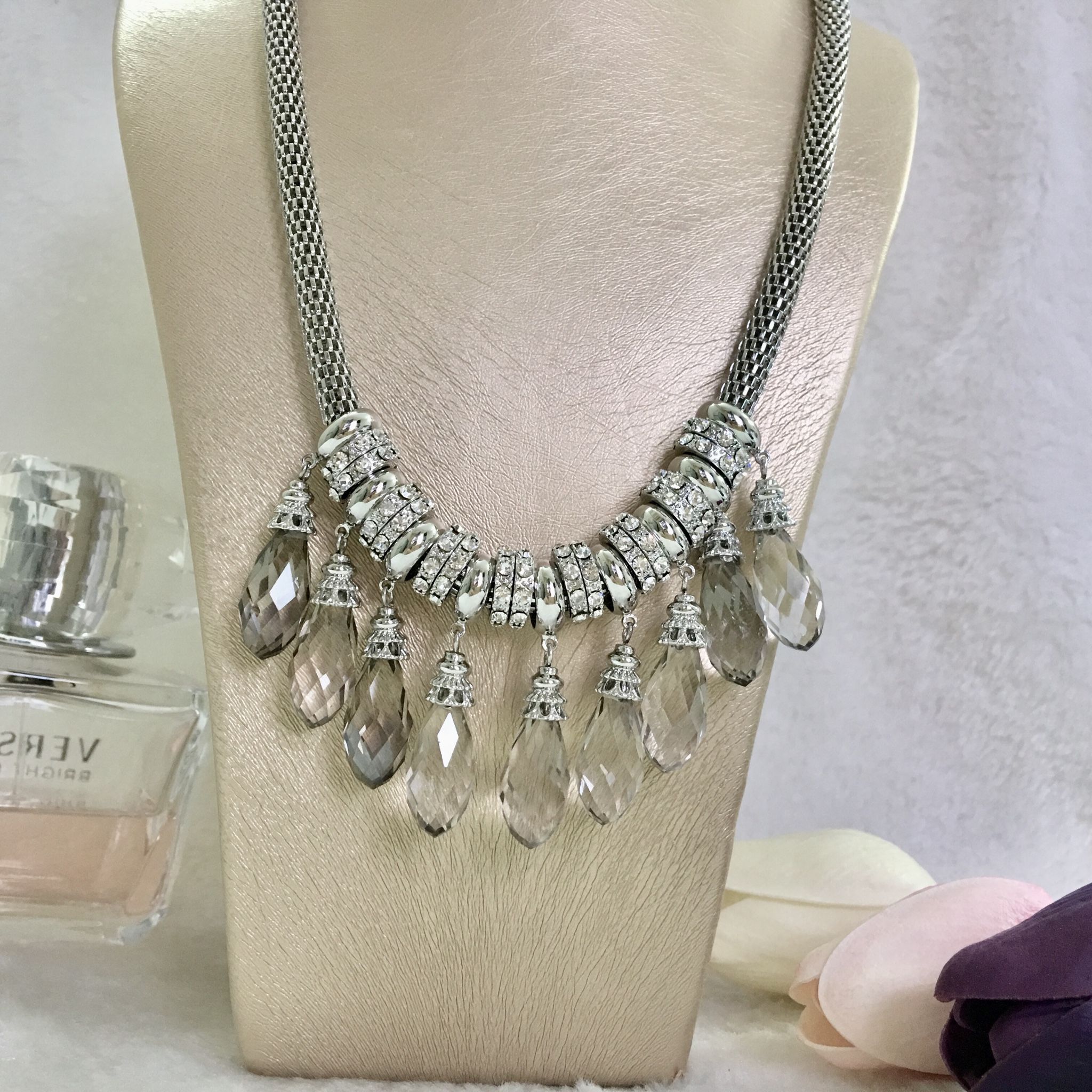 Dây Chuyền Ngắn - Giọt Nước Pha Lê Màu Trắng & Trắng Xám Quý Phái