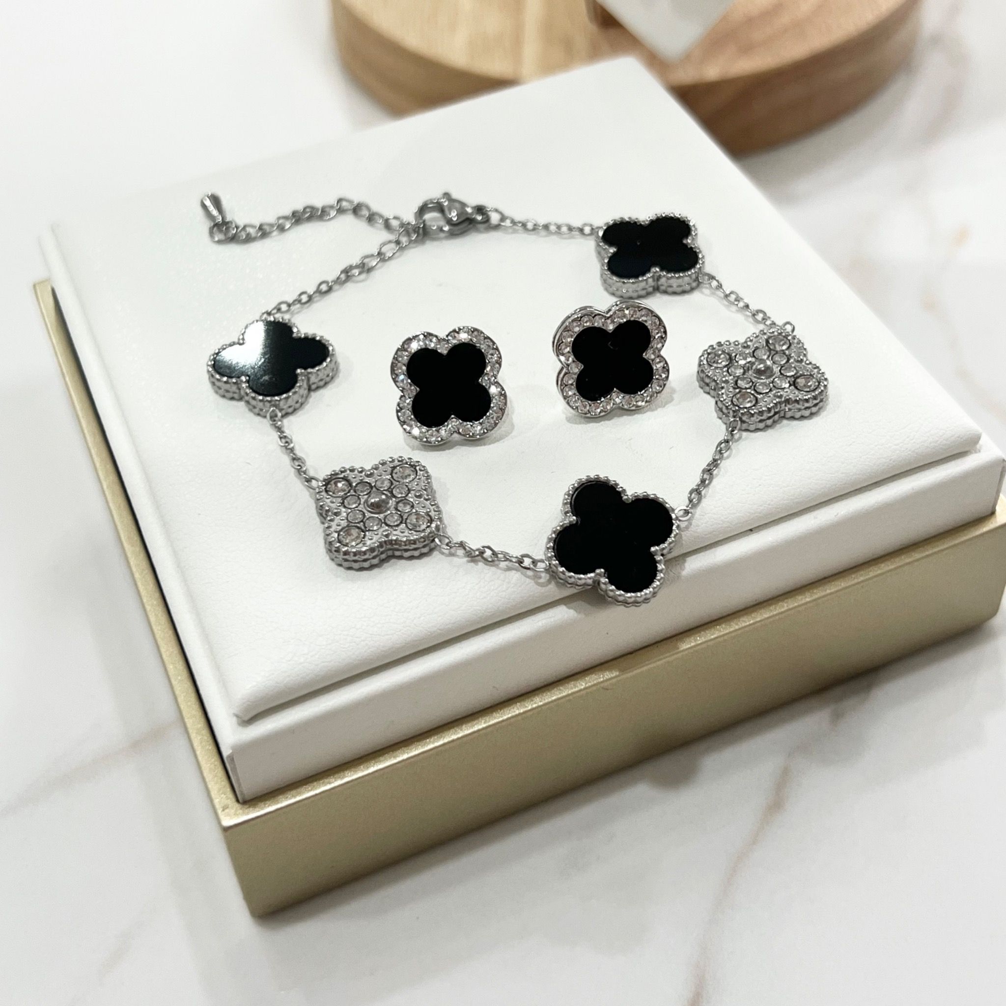 Bộ Trang Sức Cỏ 4 Lá May Mắn Trắng Đen Size 1cm - Dây Chuyền, Vòng Tay & Bông Tai Pha Lê (AR)