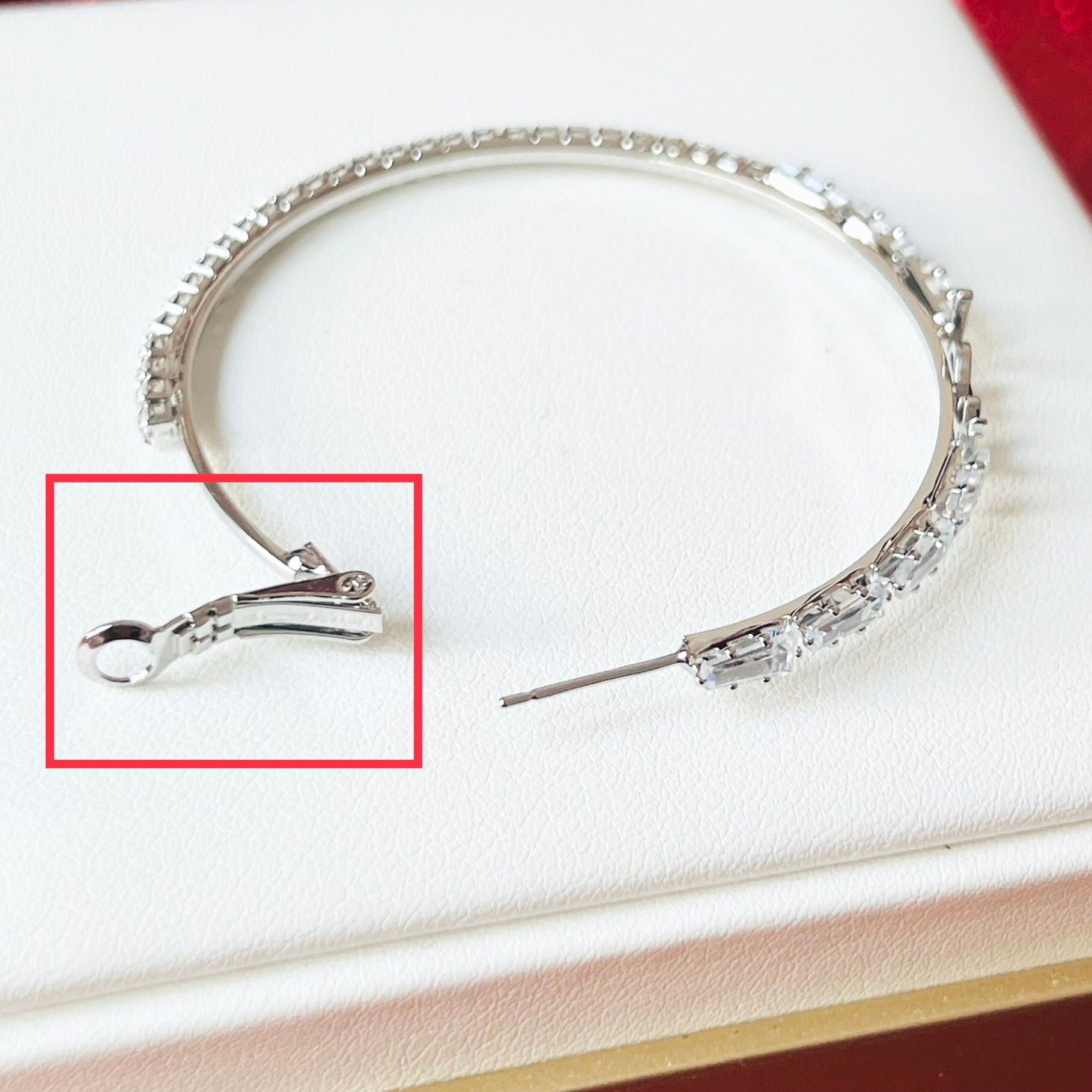 Bông Tai Khoen Tròn YSL Màu Trắng 4,3cm Pha Lê (BT)