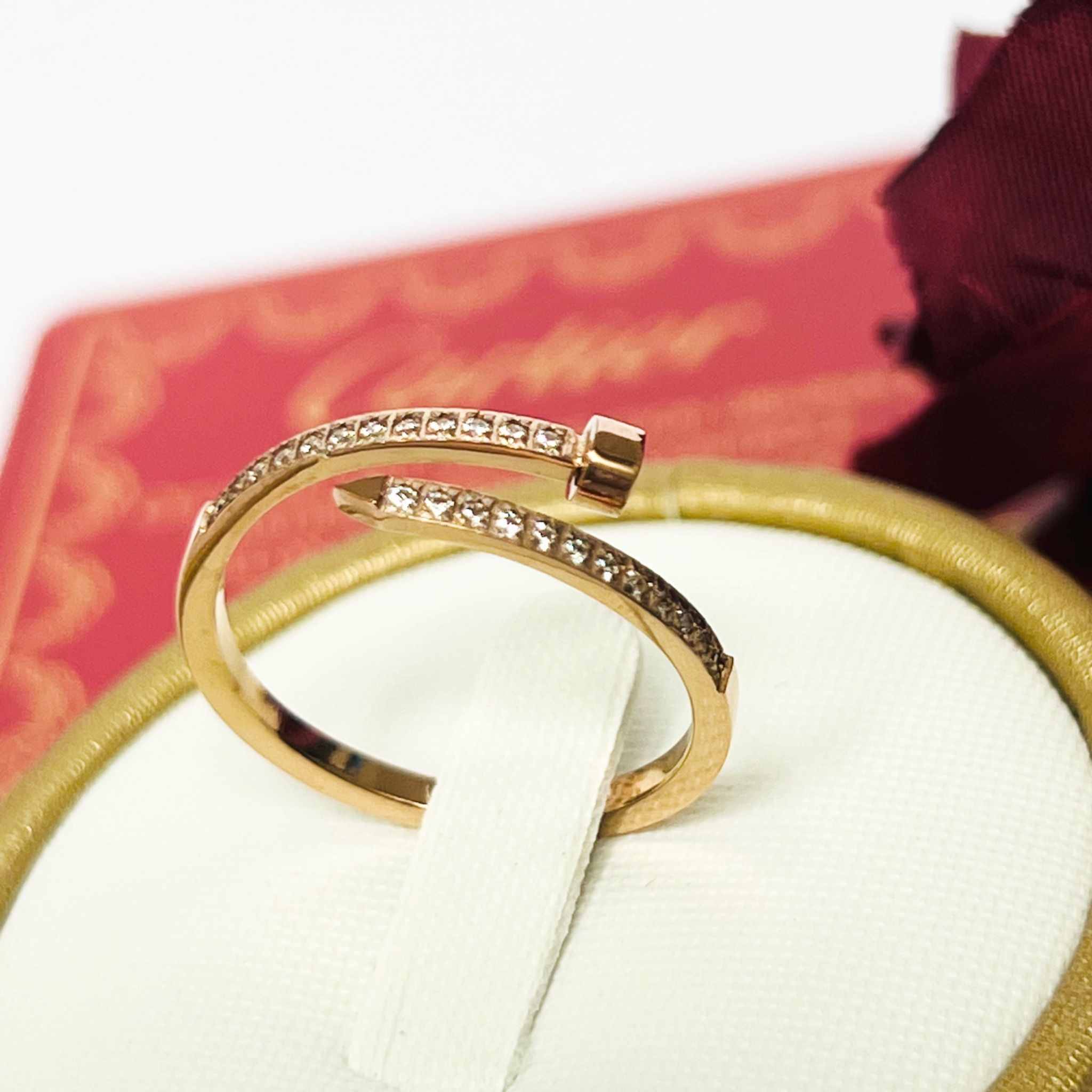 Nhẫn Titan Cao Cấp - Cây Đinh Cartier Màu Vàng Pha Lê (AJ)