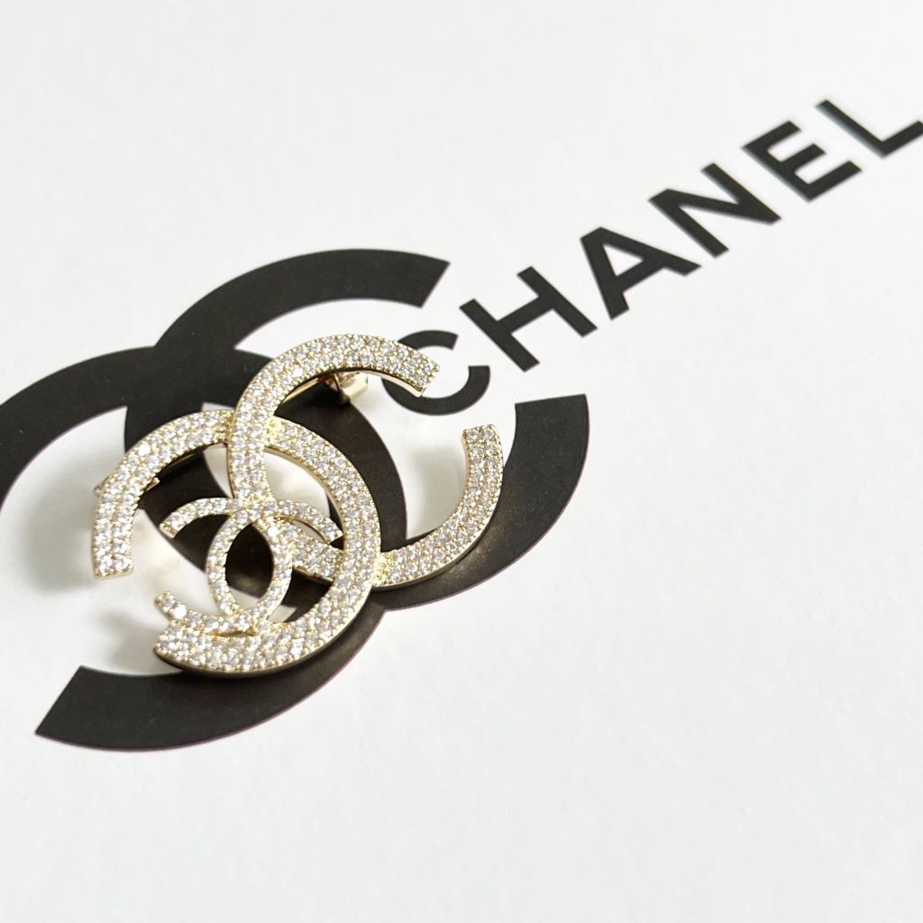 Cài Áo Nam, Nữ - Chanel Màu Vàng Pha Lê Trắng (DC)