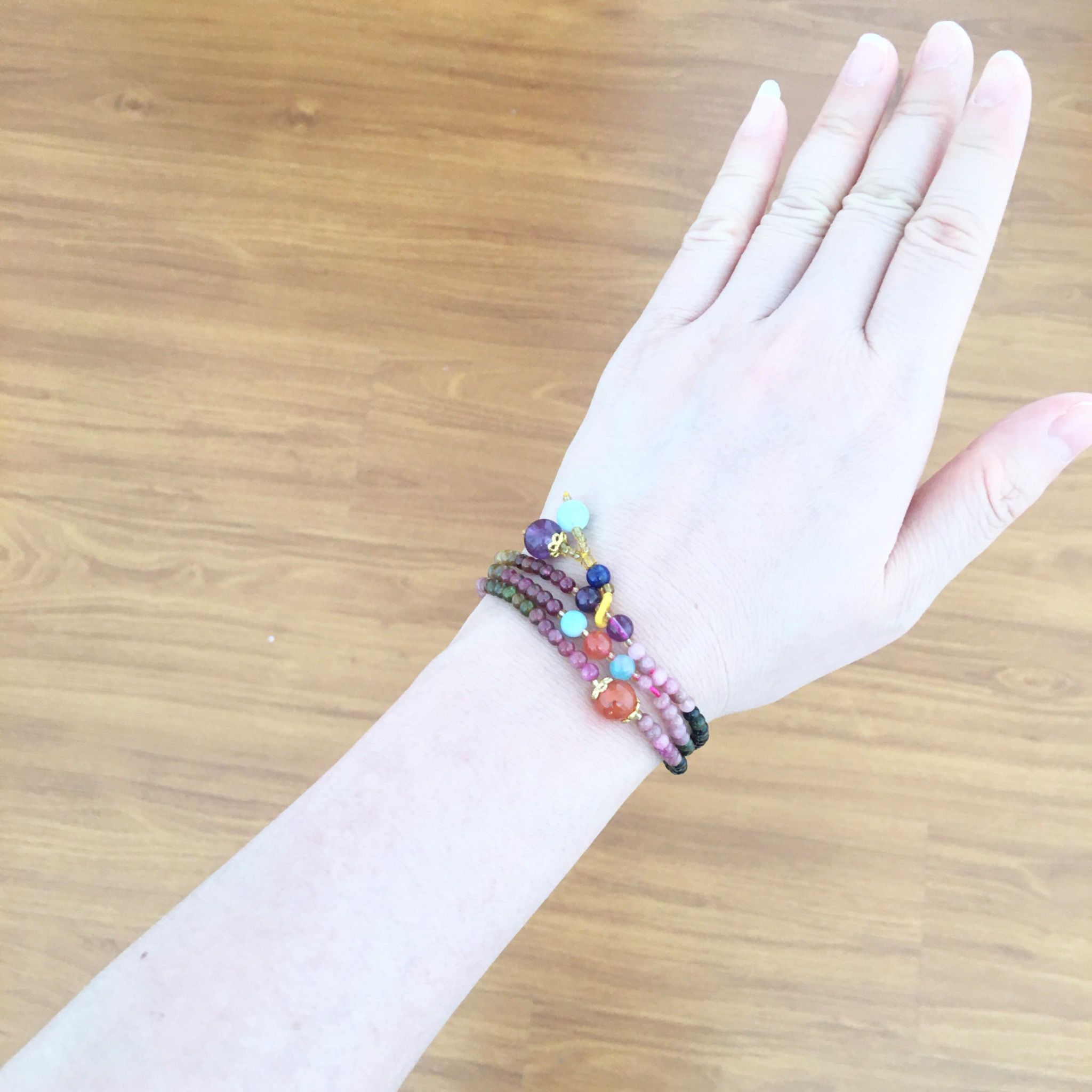 Vòng Tay Phong Thuỷ Cao Cấp - 3 Vòng Đá Tourmaline Đa Sắc Màu, Đá Aquamarine, Đá Thạch Anh Tím Thiên Nhiên & Đá Mã Não Đỏ May Mắn