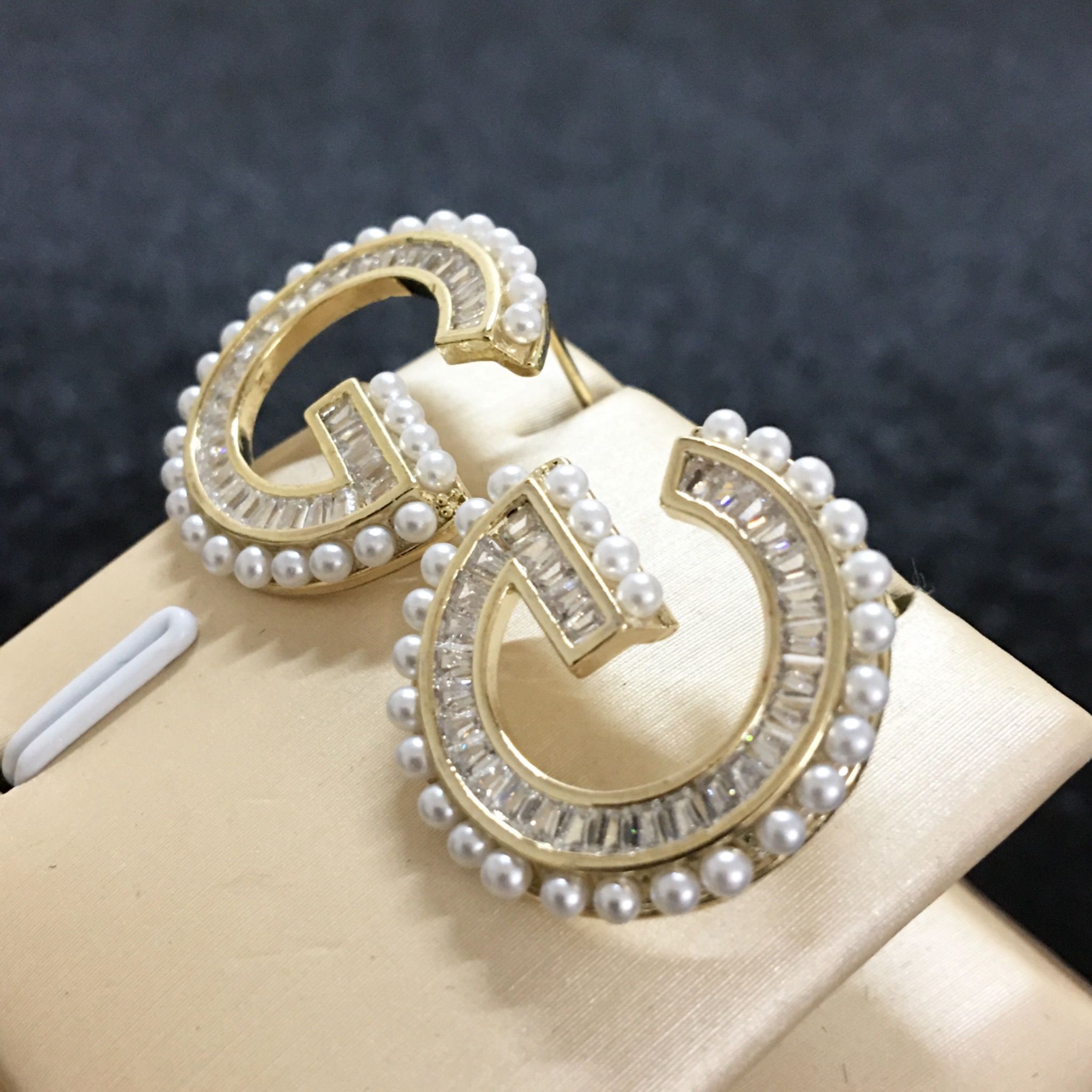 Bông Tai Gucci Bản To Màu Vàng Ngọc Trai & Pha Lê Trắng (AA)
