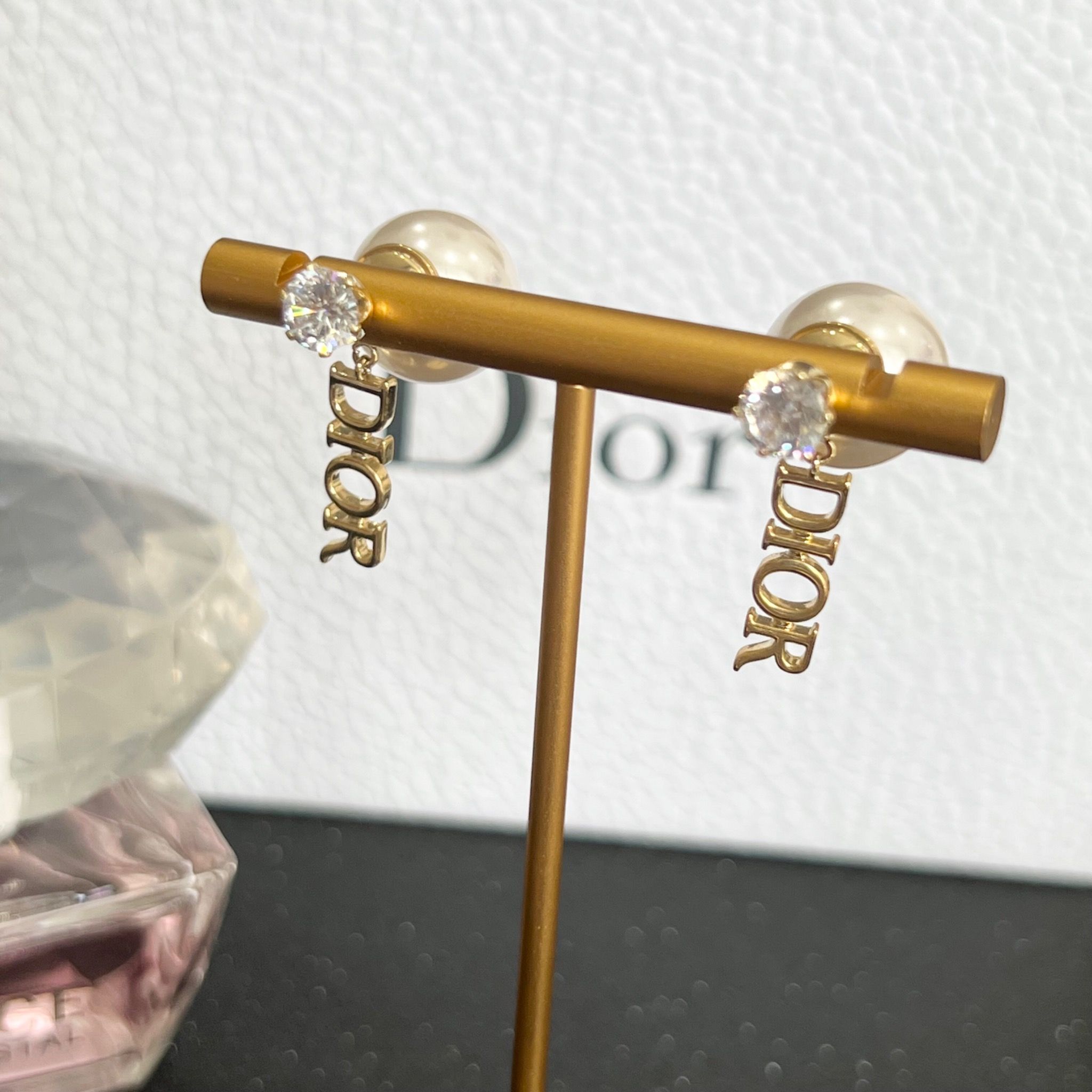 Bông Tai Dior Màu Vàng Ngọc Trai & Pha Lê Trắng (AV) - Có 3 Kiểu Đeo