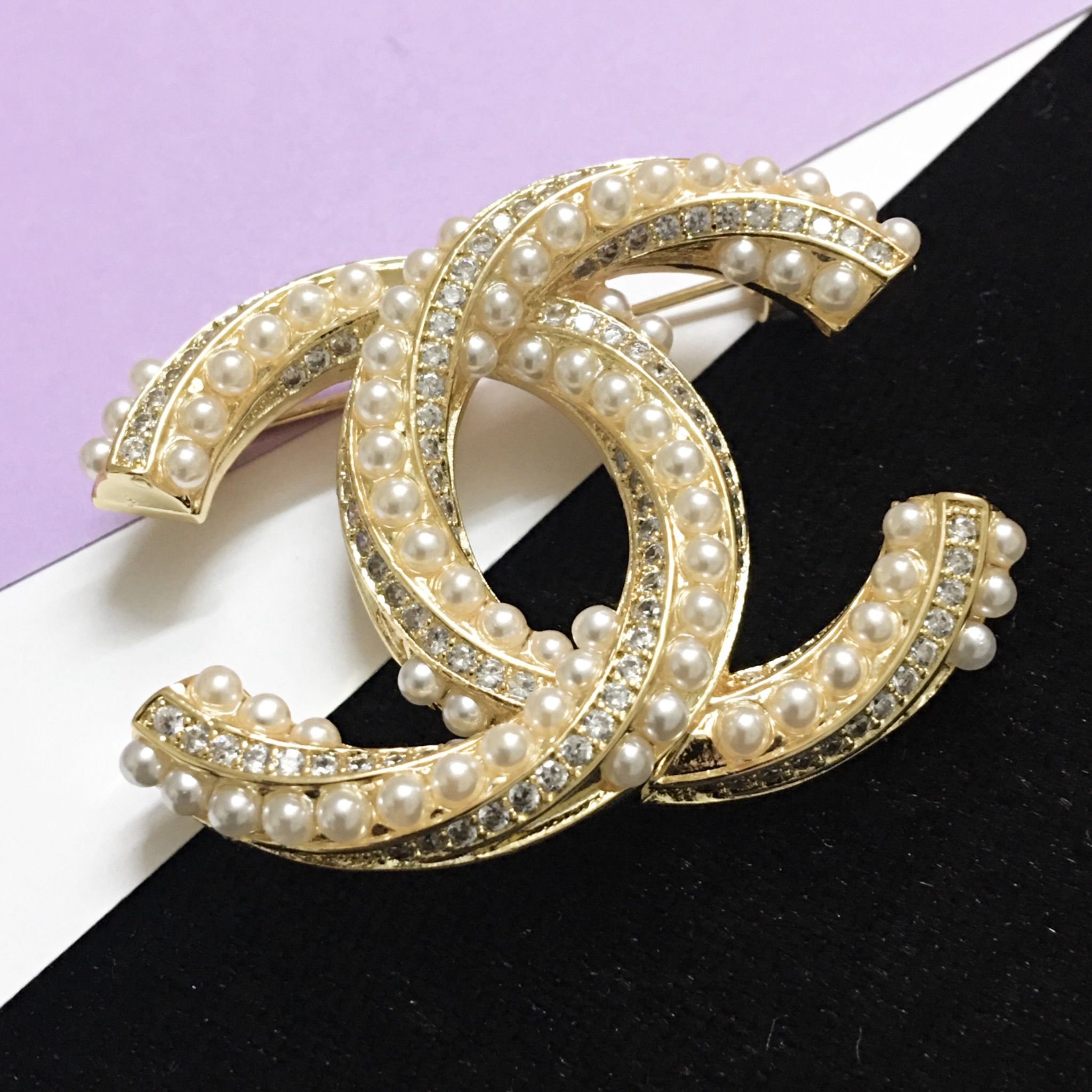 Cài Áo - Chanel Màu Vàng Ngọc Trai & Pha Lê Trắng (AZ)