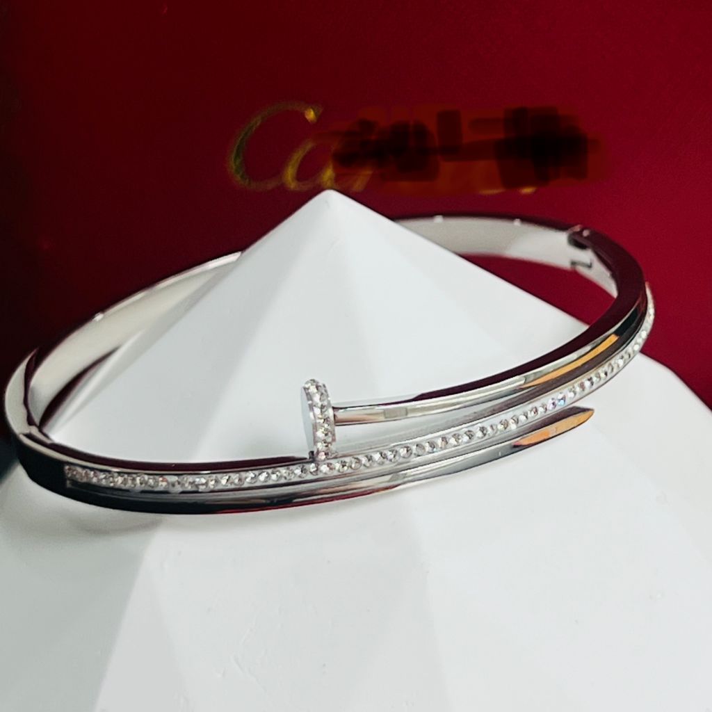 Bộ Trang Sức Cartier Titan Cao Cấp - Vòng Tay & Nhẫn Màu Trắng Pha Lê (AQ)