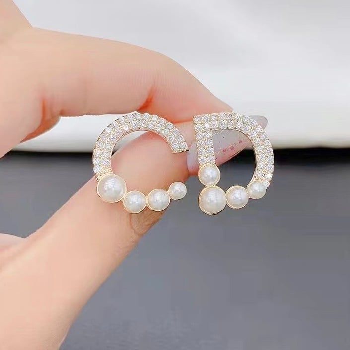 Bông Tai Dior Màu Vàng Bản To Ngọc Trai & Pha Lê Trắng (AE)