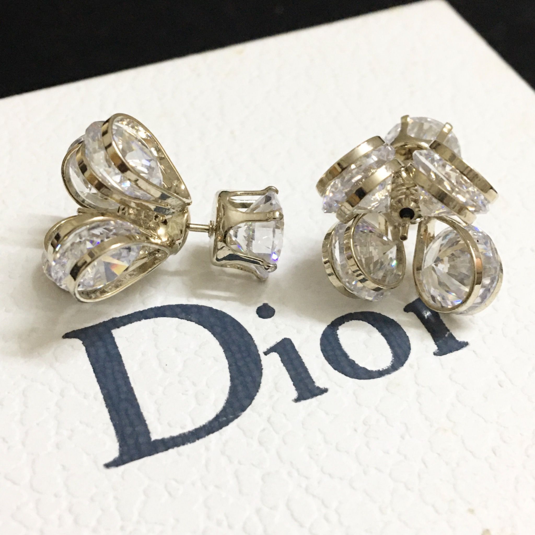 Bông Tai Dior Màu Vàng Pha Lê Trắng (AG) - Có 3 Kiểu Đeo