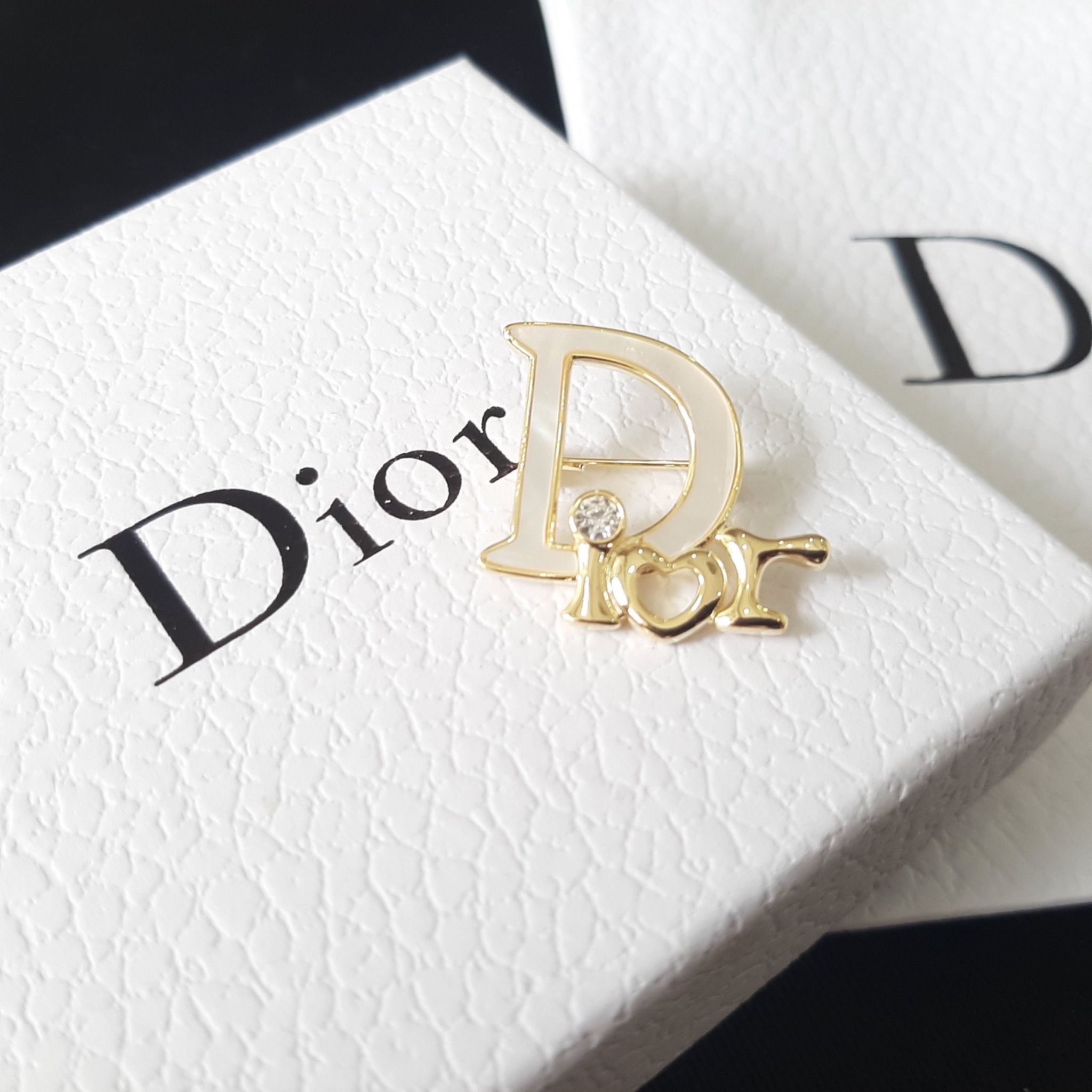 Cài Áo Nam, Nữ - Dior Màu Vàng Pha Lê & Vỏ Trai Thiên Nhiên