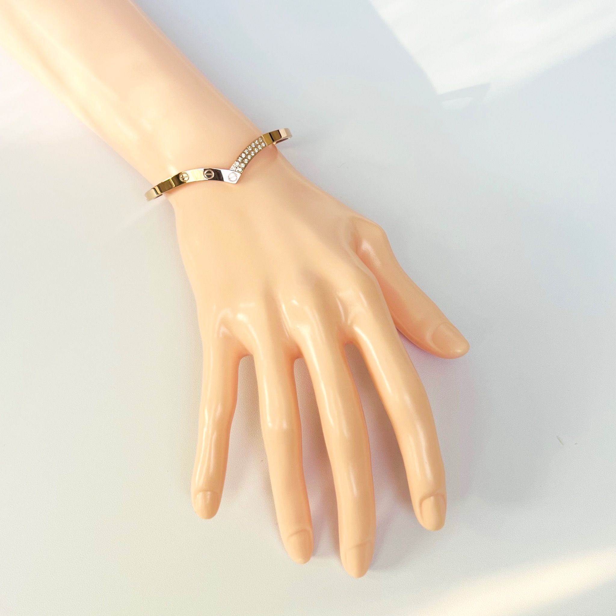 Vòng Tay TiTan Cao Cấp - Cartier Màu Vàng Hồng Pha Lê Trắng (AJ)