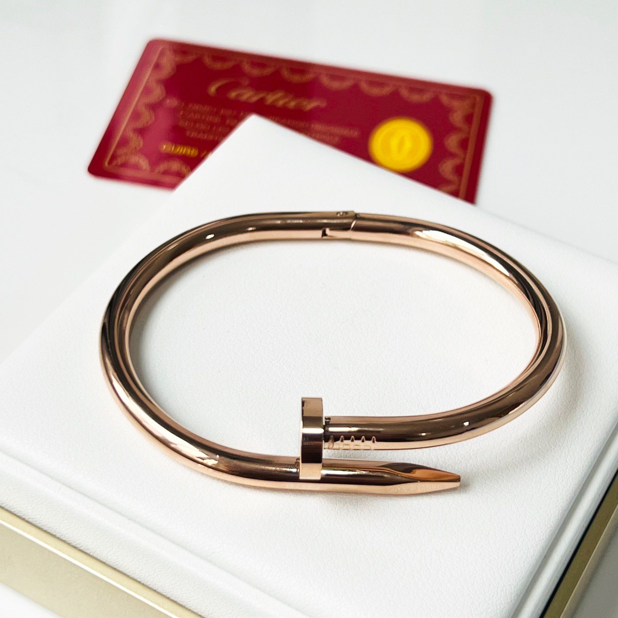 Vòng Tay Cặp Đôi Tình Yêu - Cartier Cây Đinh Màu Vàng Hồng Titan Cao Cấp (AK)