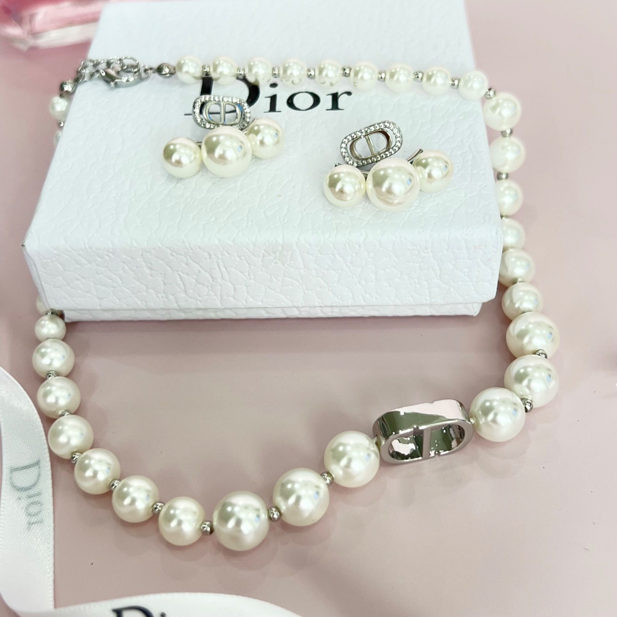 Bộ Trang Sức Dior Trắng - Vòng cổ Choker & Bông Tai Ngọc Trai Quý Phái (AB)