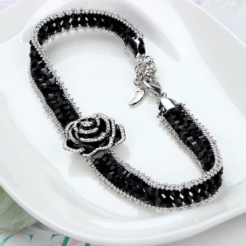 DÂY CHUYỀN NGẮN - CHOKER HOA HỒNG PHA LÊ ĐEN (AA)