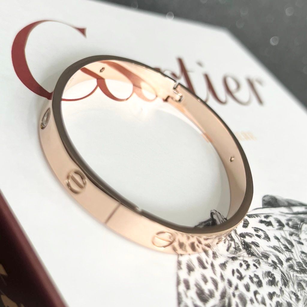 Vòng Tay Nam, Nữ TiTan Cao Cấp - Cartier Màu Vàng Hồng Pha Lê Trắng (AH)