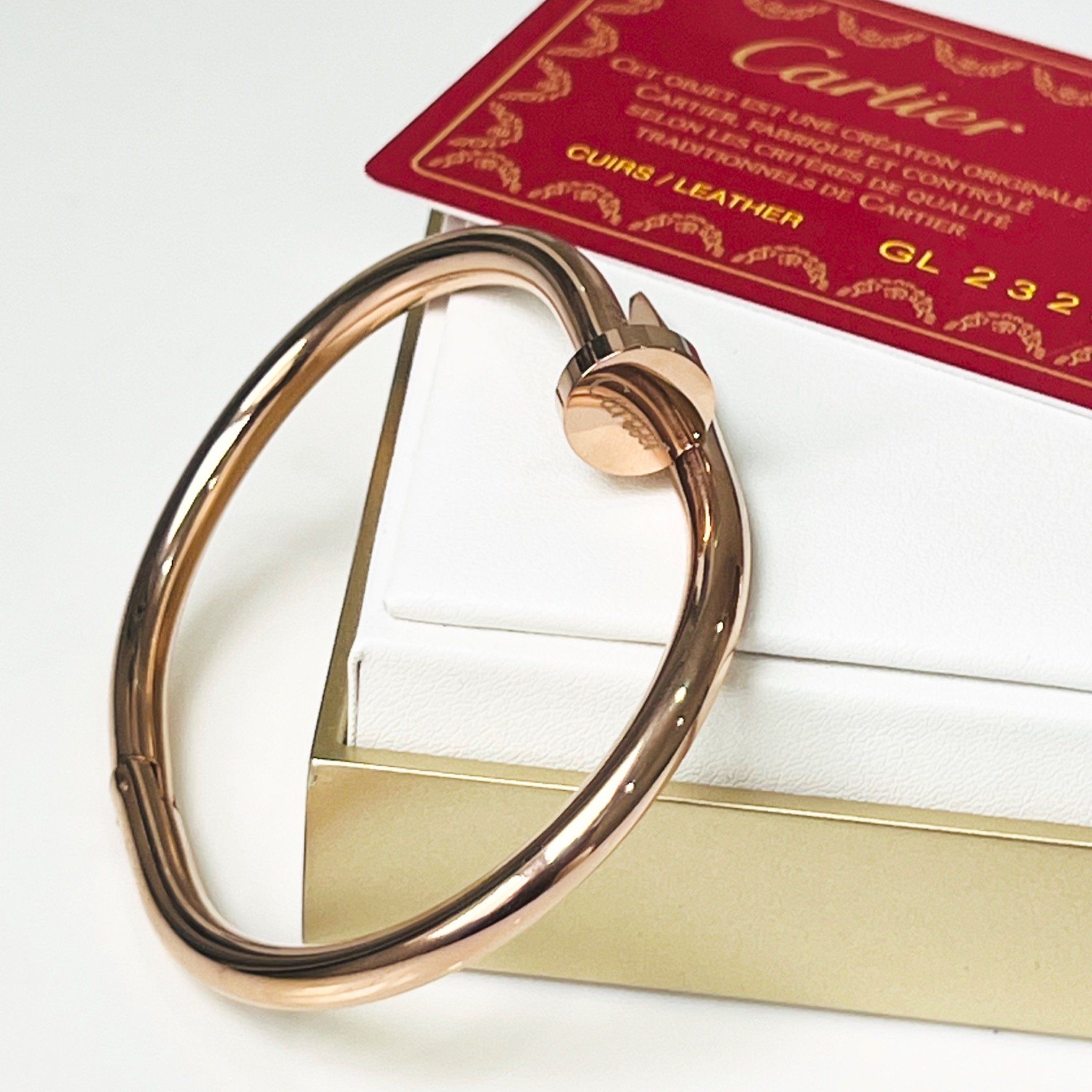 Vòng Tay Cặp Đôi Tình Yêu - Cartier Cây Đinh Màu Vàng Hồng Titan Cao Cấp (AK)