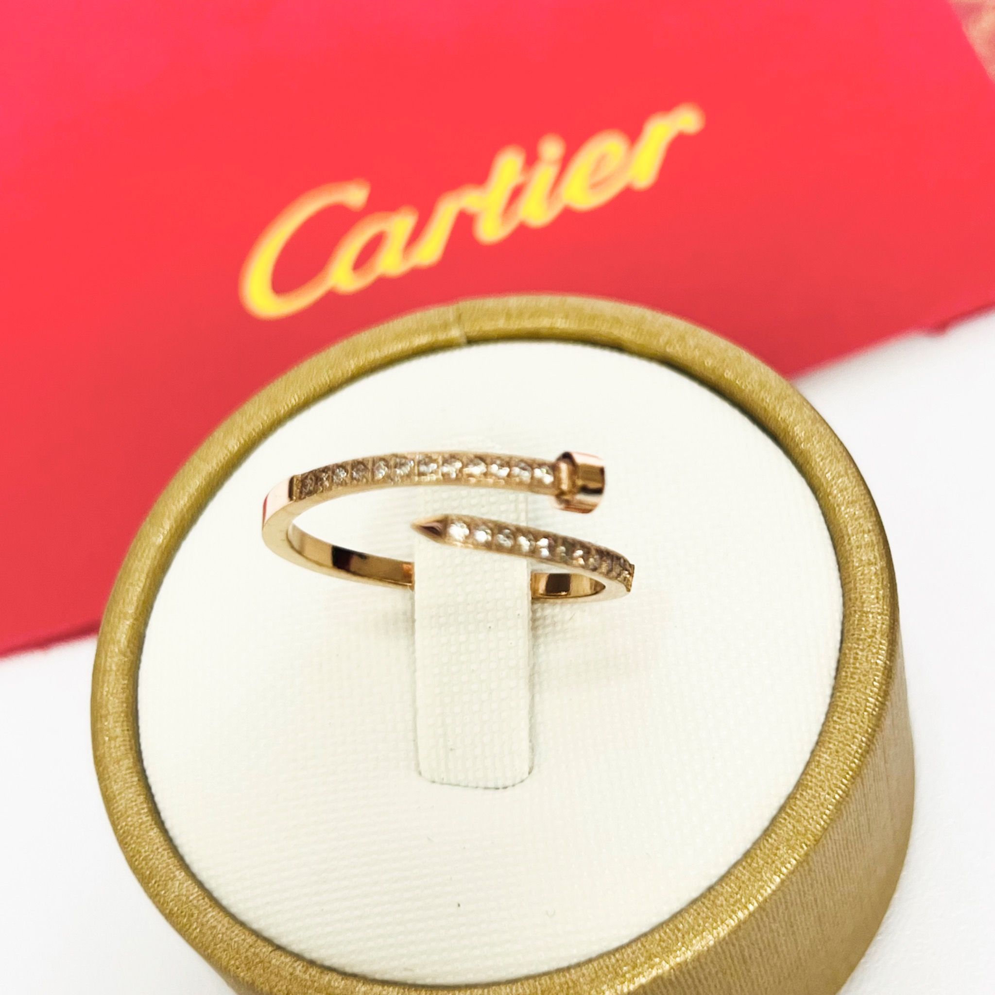 Nhẫn Titan Cao Cấp - Cây Đinh Cartier Màu Vàng Pha Lê (AJ)