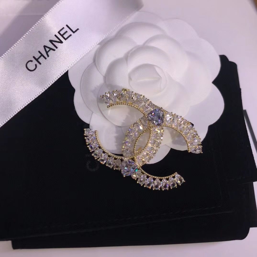 Cài Áo Nam, Nữ - Chanel Màu Vàng Pha Lê Trắng (CJ)