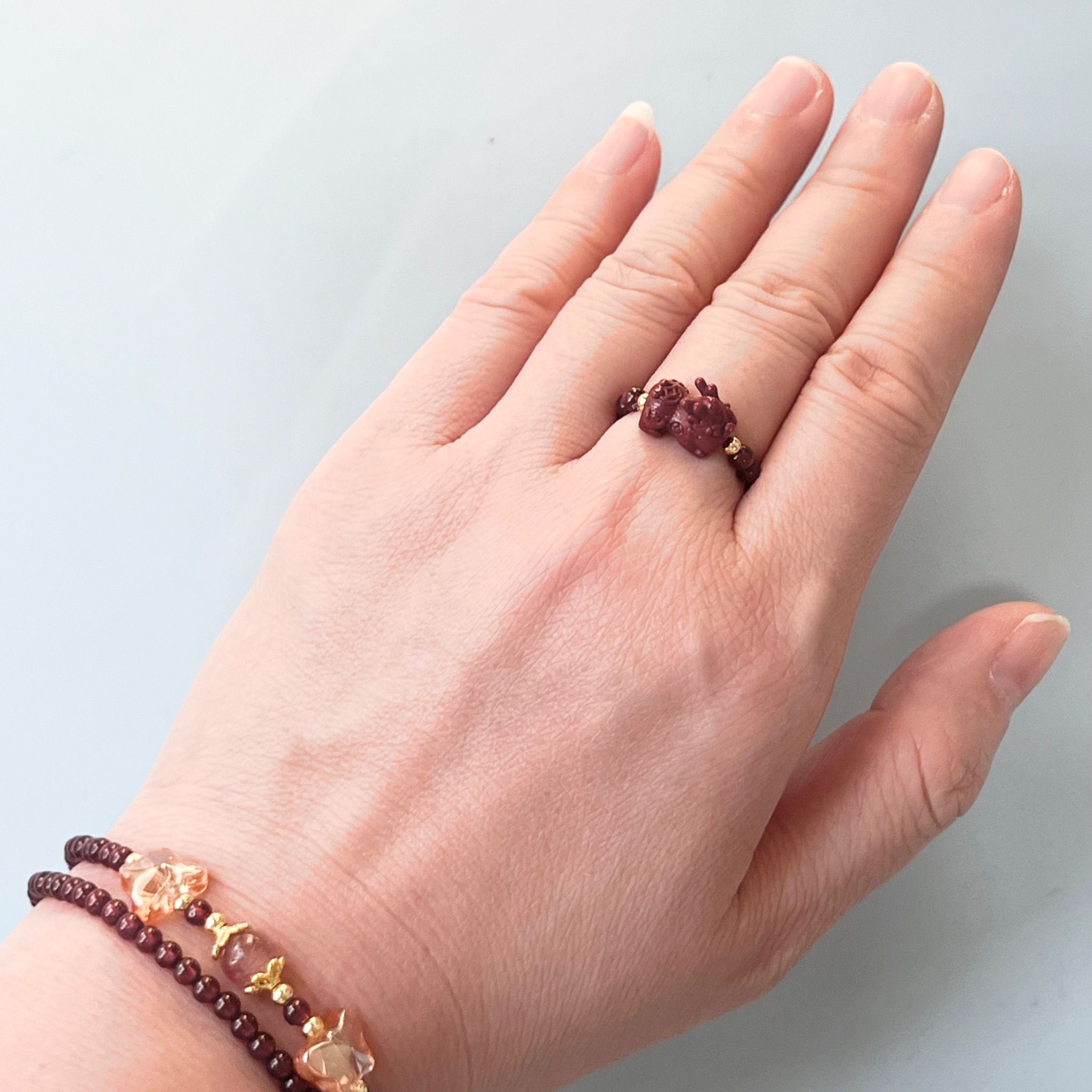 Nhẫn Đá Phong Thuỷ Cao Cấp - Con Tỳ Hưu Đá Chu Sa & Đá Garnet Thiên Nhiên May Mắn