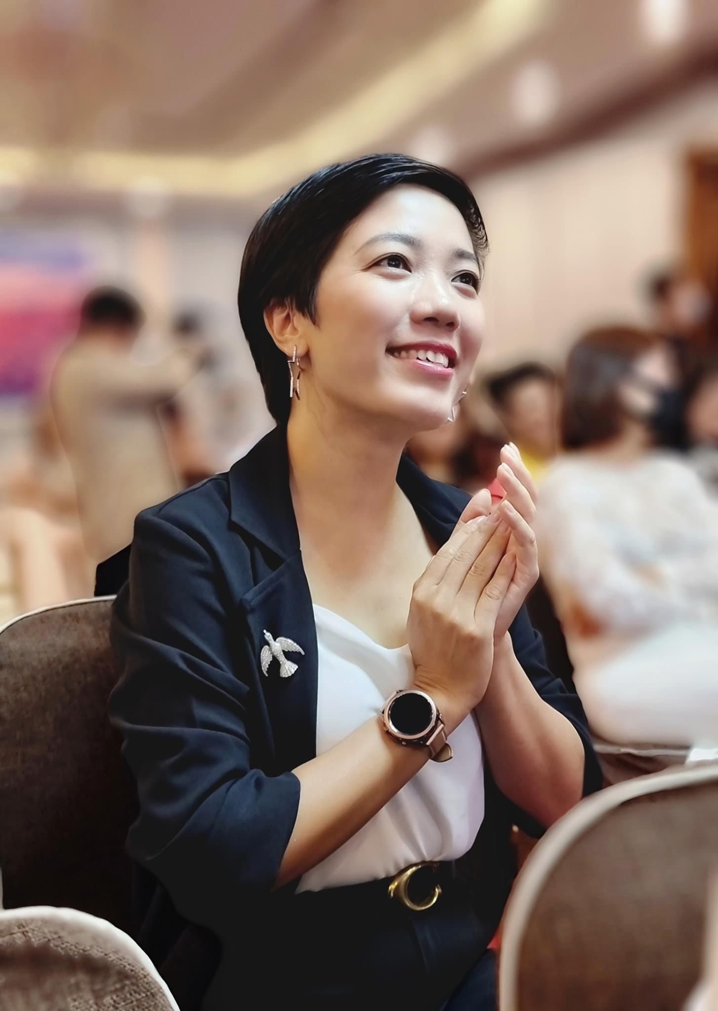 Bông Tai Ngôi Sao Khoen To Màu Vàng Pha Lê Trắng Cá Tính (AE)