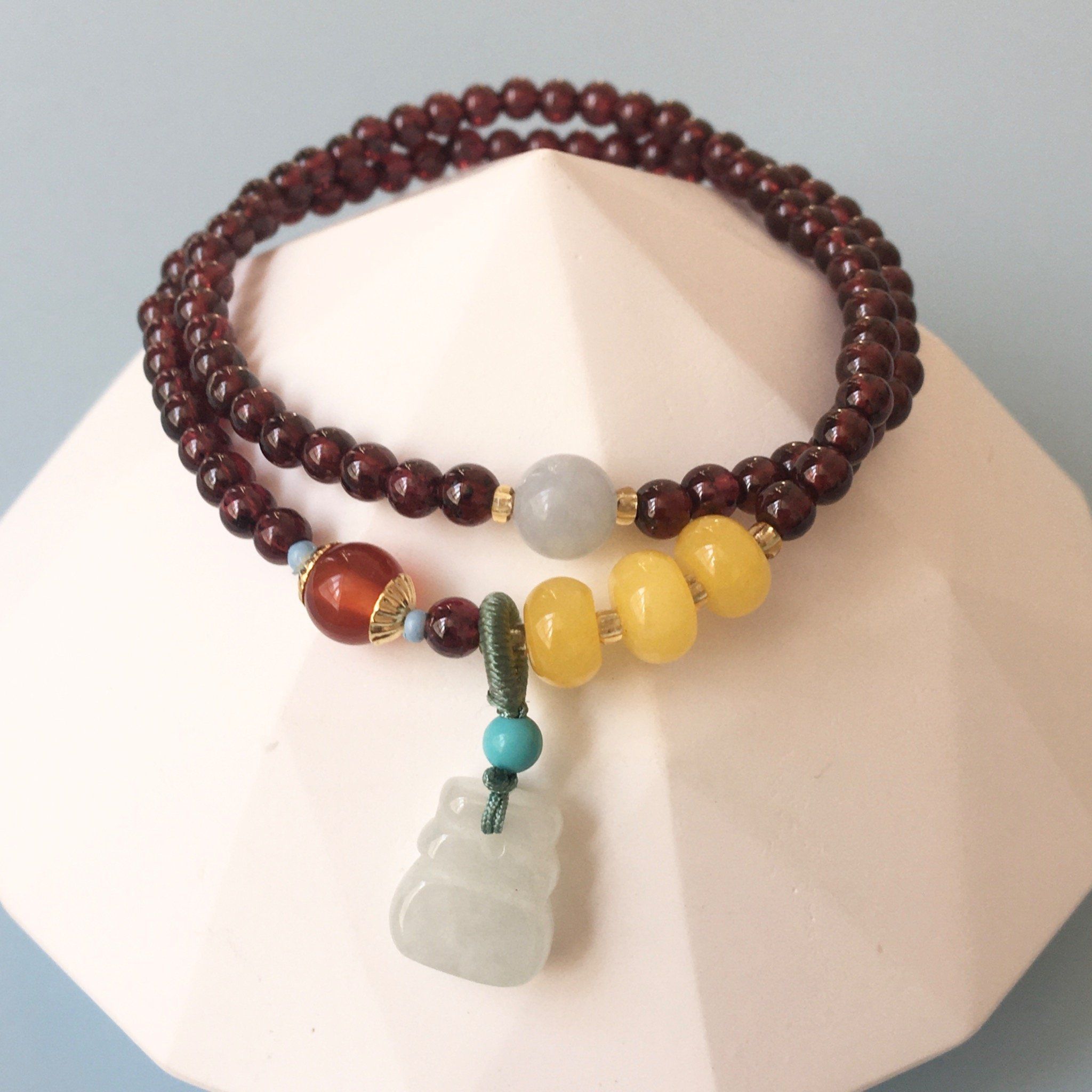 Vòng Tay Phong Thuỷ Cao Cấp - Túi Tiền Đá Ngọc Bích, Đá Garnet Ngọc Hồng Lựu, Đá Aquamarine Xanh Biển, Đá Sáp Ong Vàng & Đá Mã Não Đỏ Thiên Nhiên 2 Vòng Tài Lộc