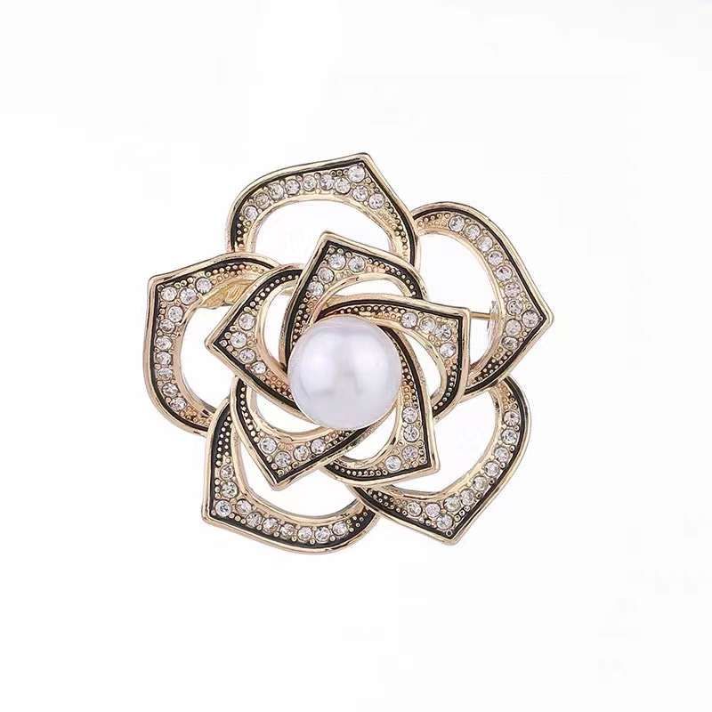 Cài Áo & Mặt Dây Chuyền - Cánh Hoa Chanel Ngọc Trai & Pha Lê (DA)