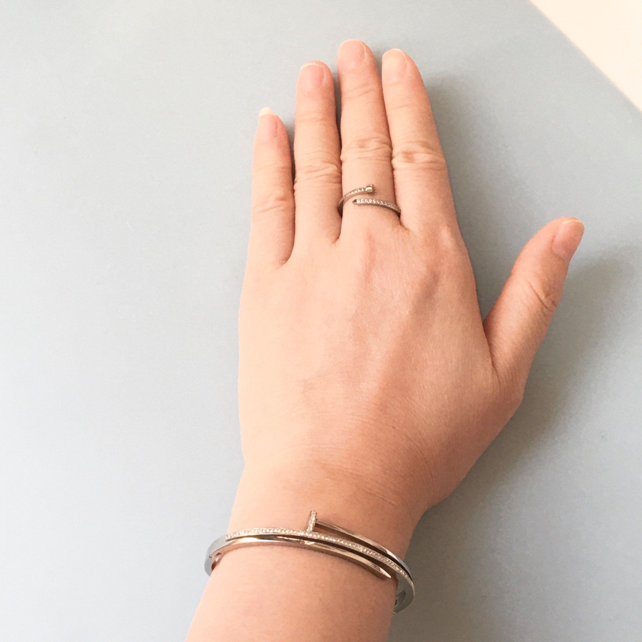 Bộ Trang Sức Cartier Titan Cao Cấp - Vòng Tay & Nhẫn Màu Trắng Pha Lê (AQ)