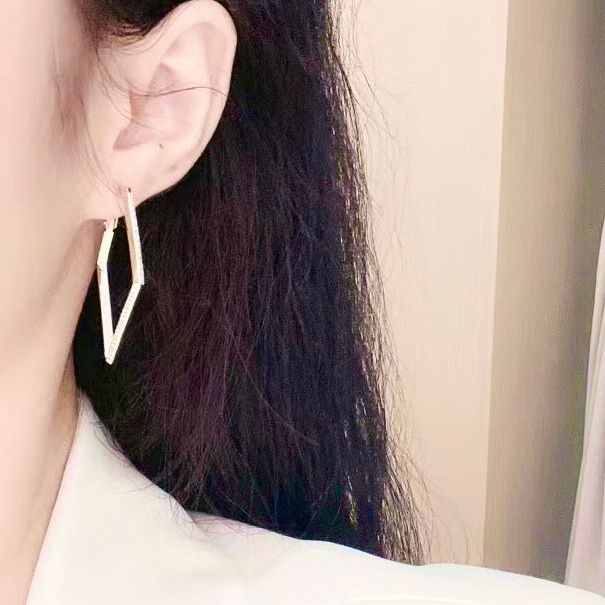 Bông Tai Hình Thoi Khoen To Màu Vàng Pha Lê Trắng Cá Tính (AE)