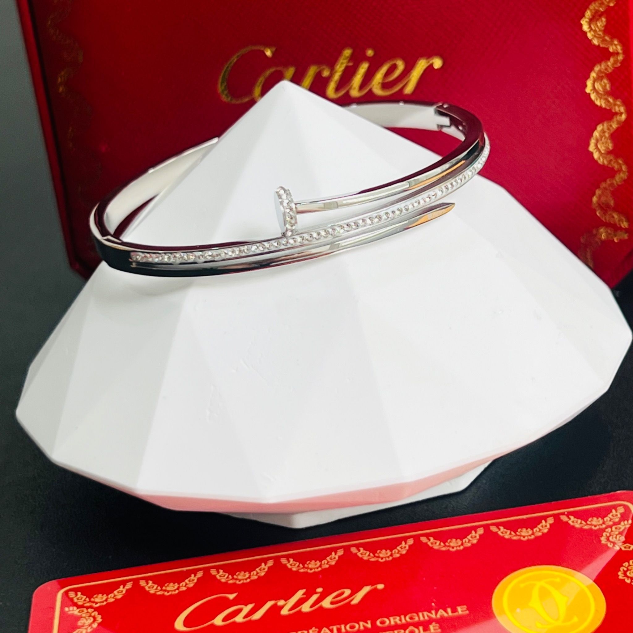 Vòng Tay TiTan Cao Cấp - Cây Đinh Cartier Pha Lê Trắng (AE)