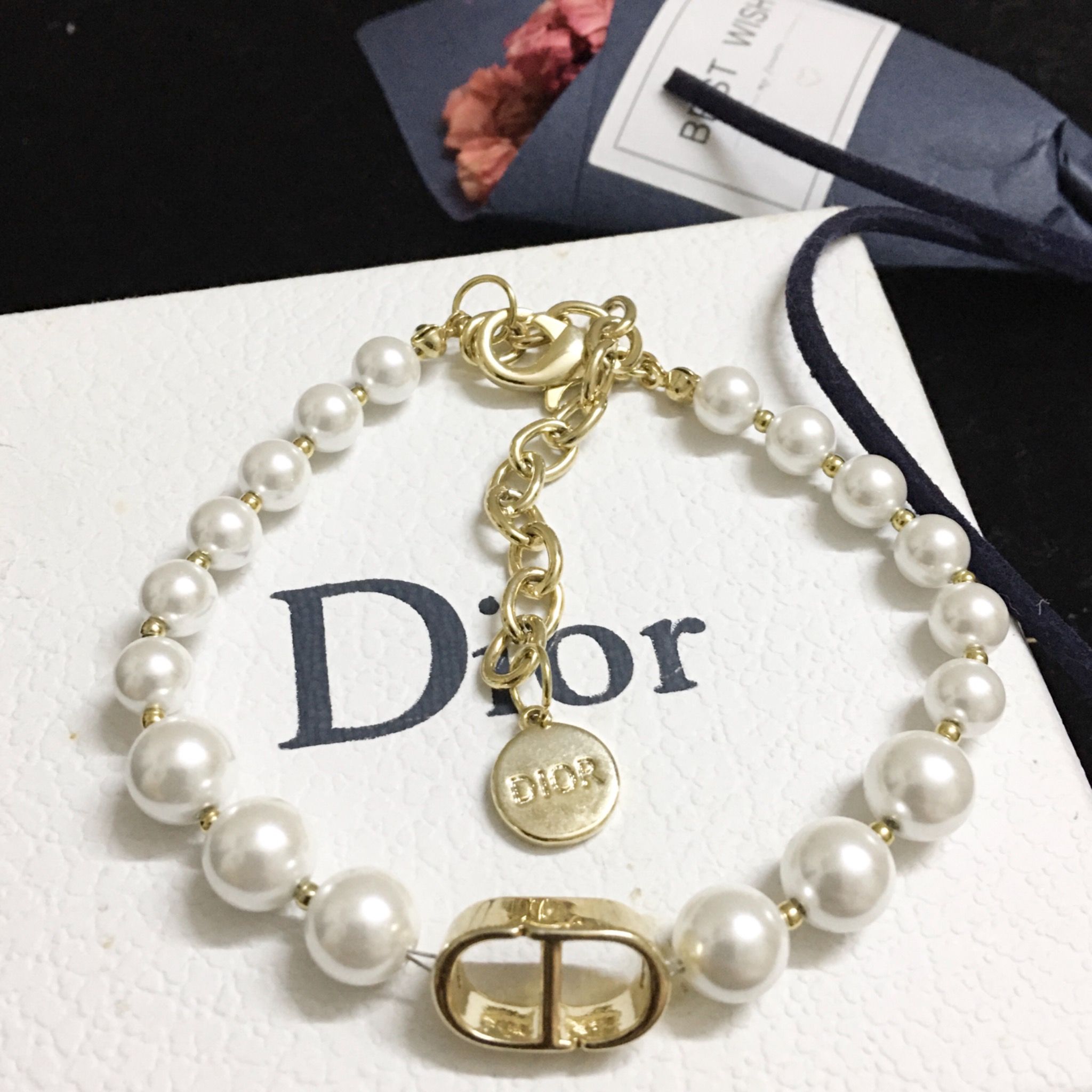 Vòng Tay Dior Màu Vàng Ngọc Trai Trắng Quý Phái (AA)