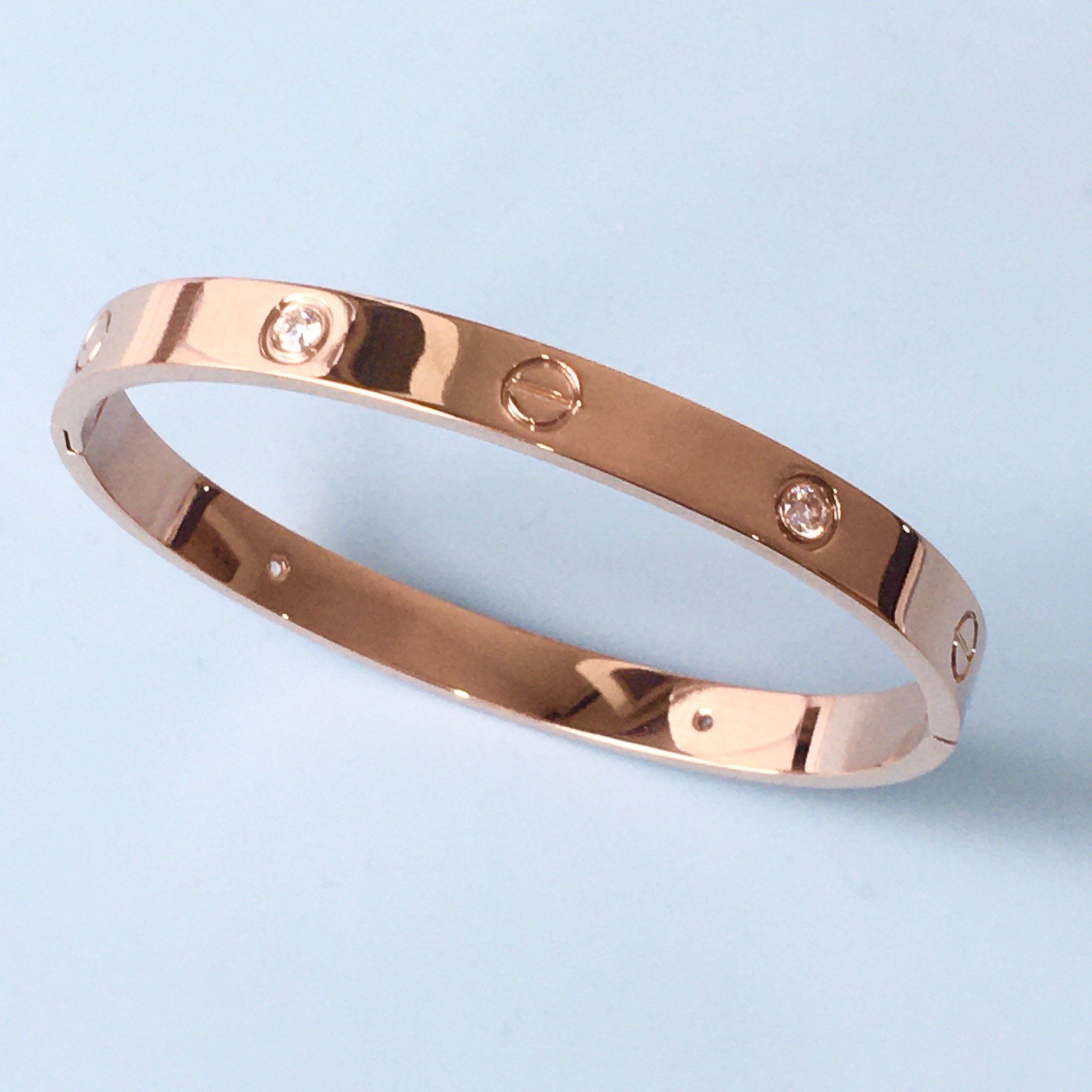 Vòng Tay Nam, Nữ TiTan Cao Cấp - Cartier Màu Vàng Hồng Pha Lê Trắng (AH)