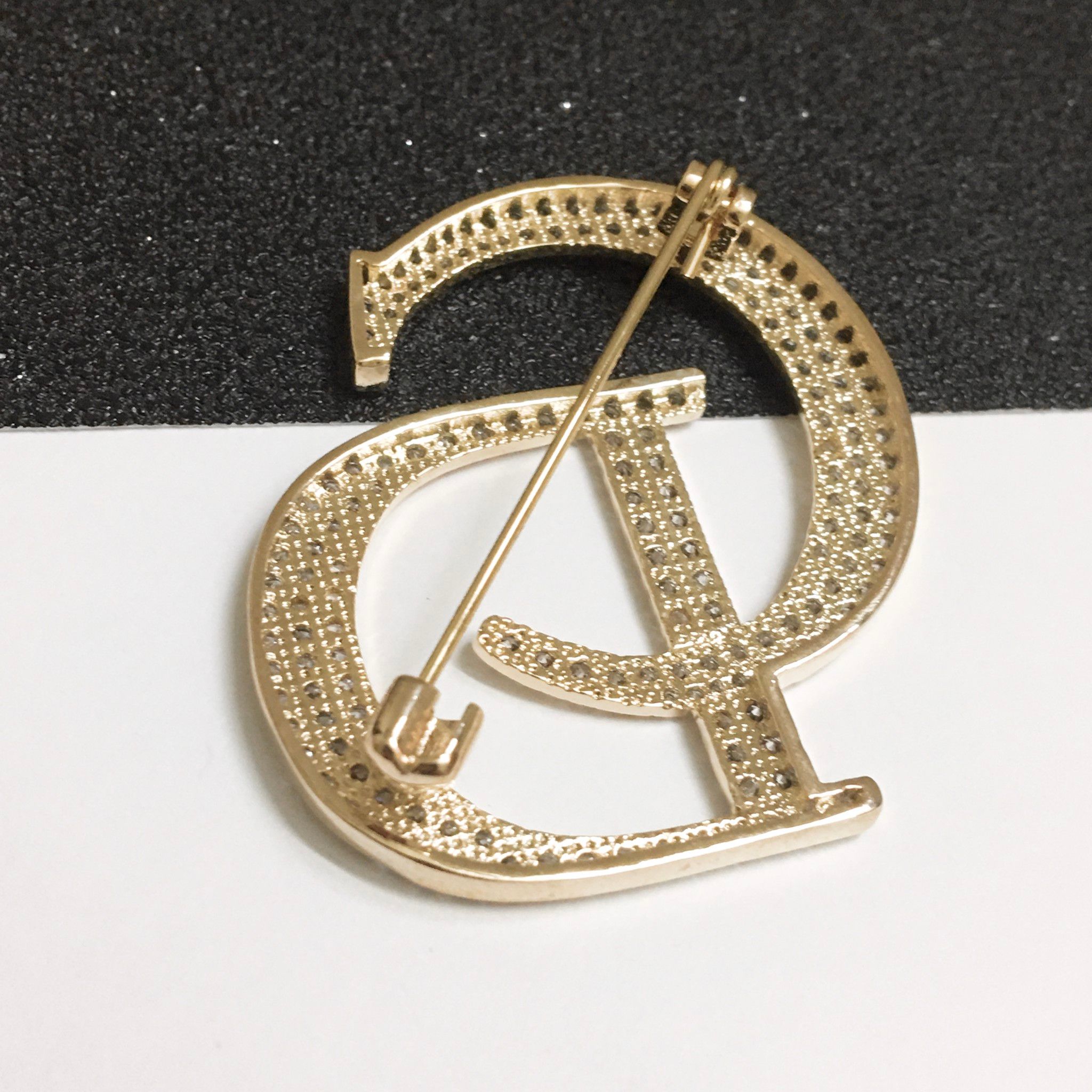 Cài Áo Nam, Nữ - Dior Màu Vàng Hồng Pha Lê Trắng (AG)