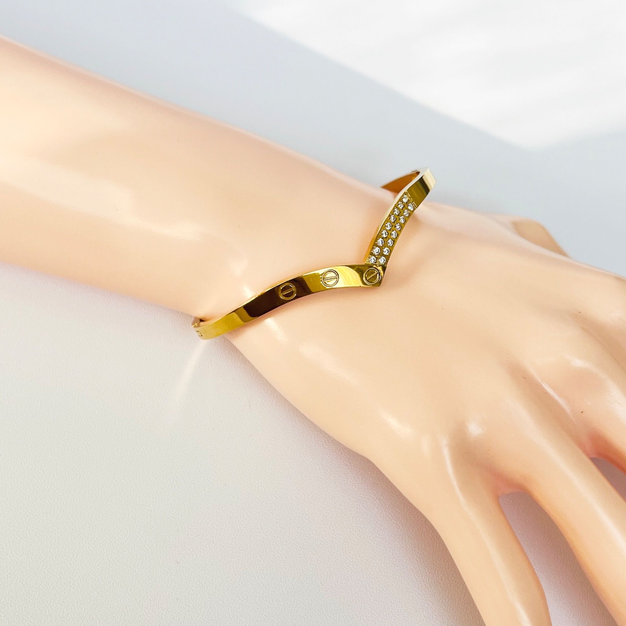 Vòng Tay TiTan Cao Cấp - Cartier Màu Vàng Pha Lê Trắng (AK)